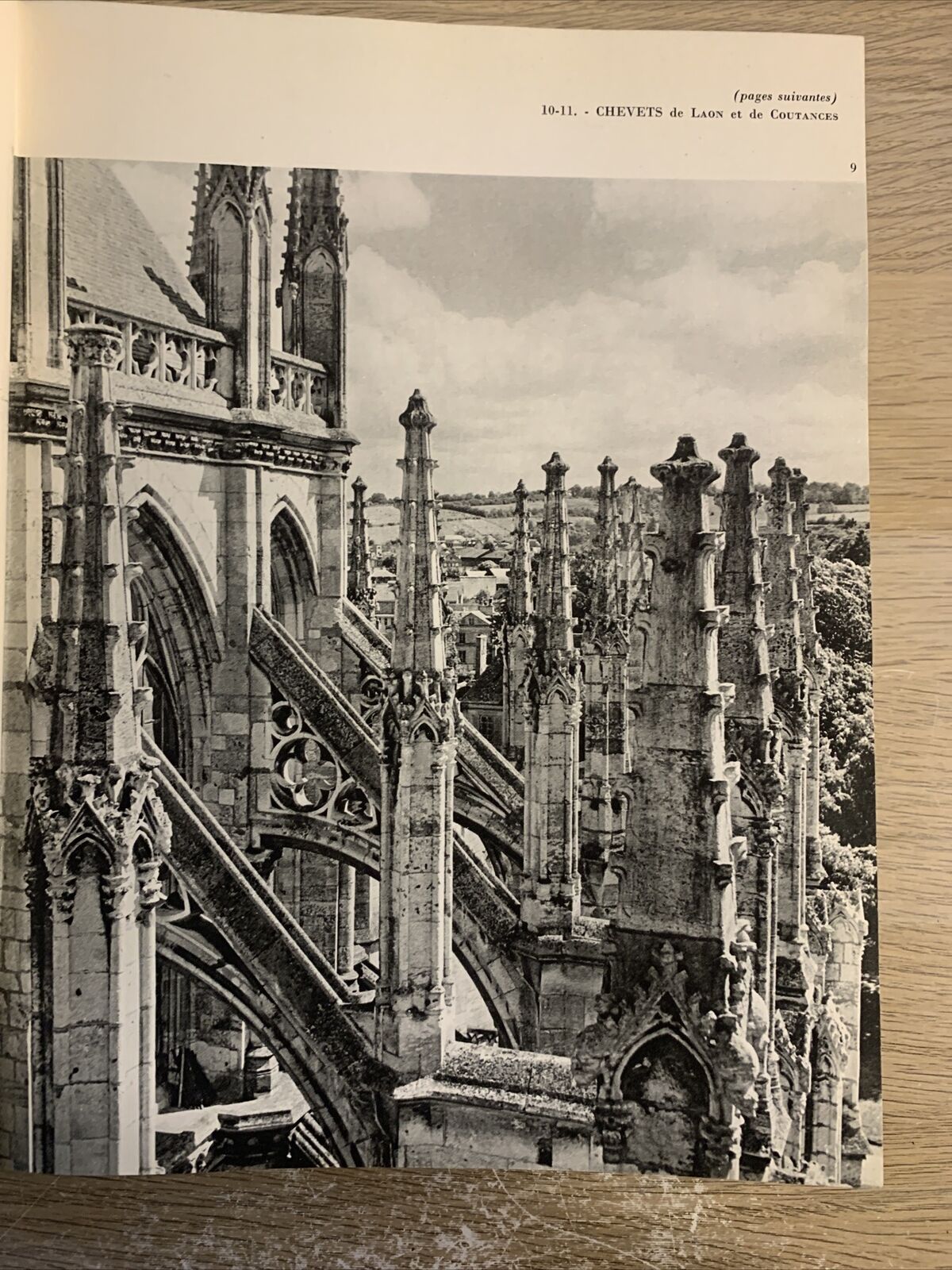 CATHÉDRALES ET TRÉSORS GOTHIQUES DE FRANCE. Arthaud 1958. Marcel Aubert