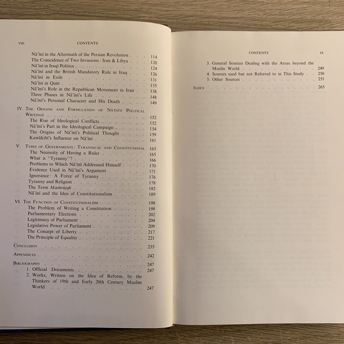 SHĪ'ĪSM AND CONSTITUTIONALISM IN IRAN. ABDUL-HADI HAIRI. Leiden E. J. Brill 1977