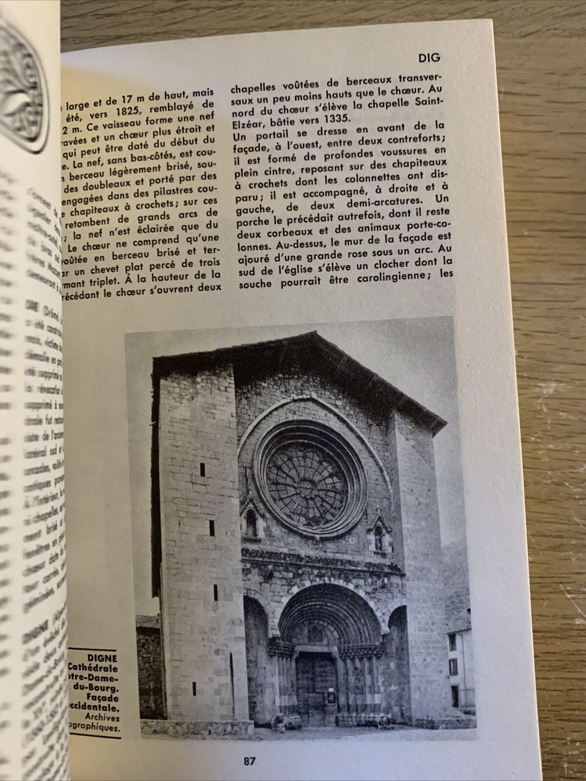 DICTIONNAIRE DES CATHÉDRALES DE FRANCE - LAROUSSE 1971