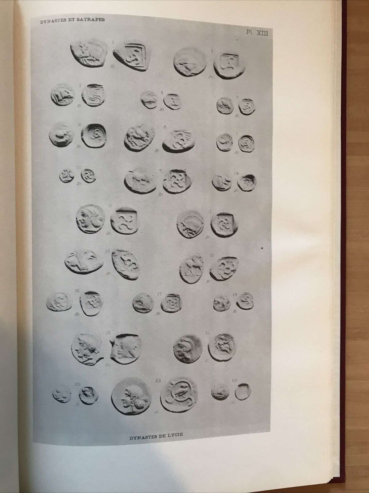 LES PERSES ACHÉMÉNIDES. E. Babelon. Catalogue des Monnaies Grecques. A. Forni