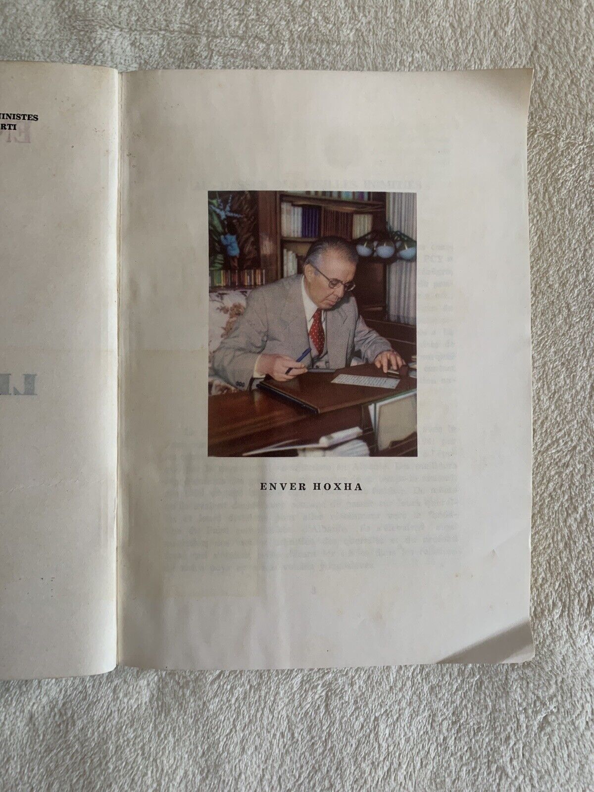 LES TITISTES - ENVER HOXHA, NENTORI ED. 1982