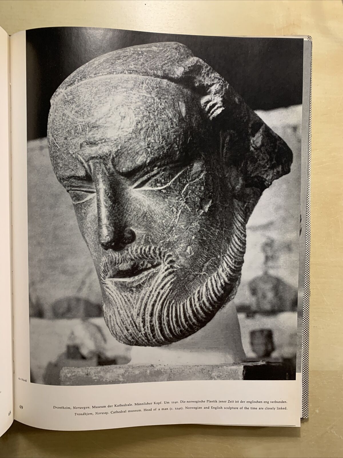 GOTHIC SCULPTURE - Harald Busch, Lohse. Batsford ltd 1963 #