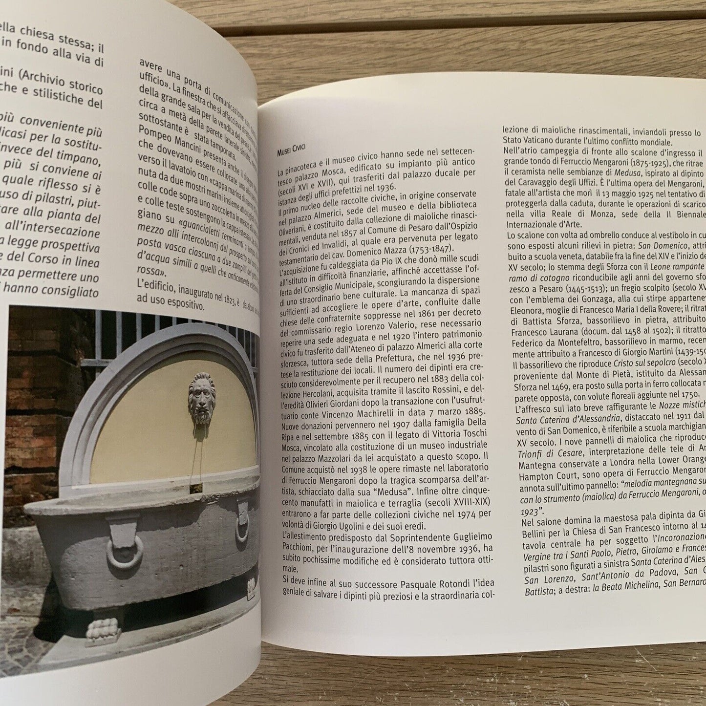 PESARO guida storico-artistica. Federica Tesini. Melchiorri editore 2000