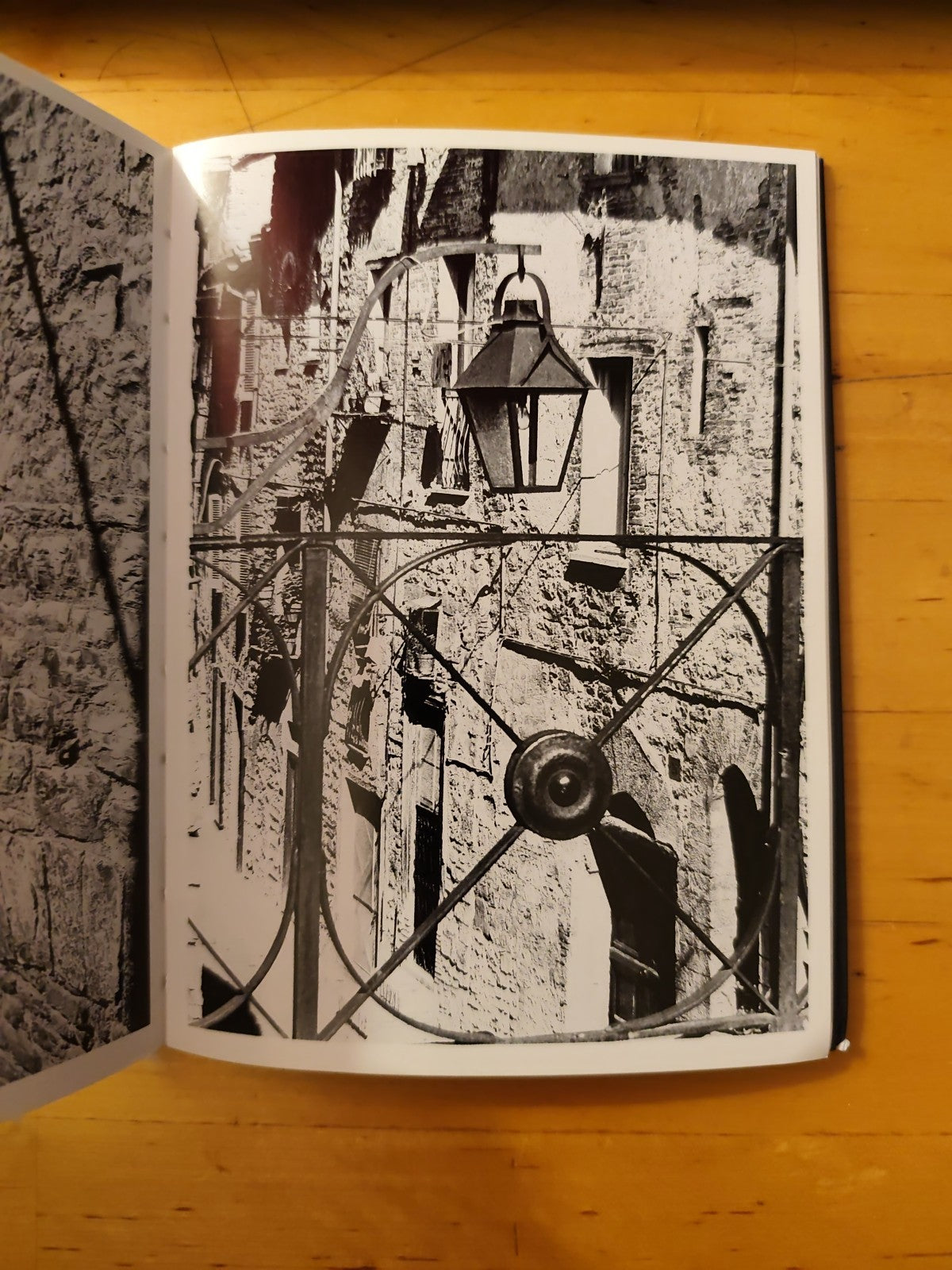 Gubbio, l'immortalità della pietra. Eriberto Guidi - Andrea Livi ed. 1996