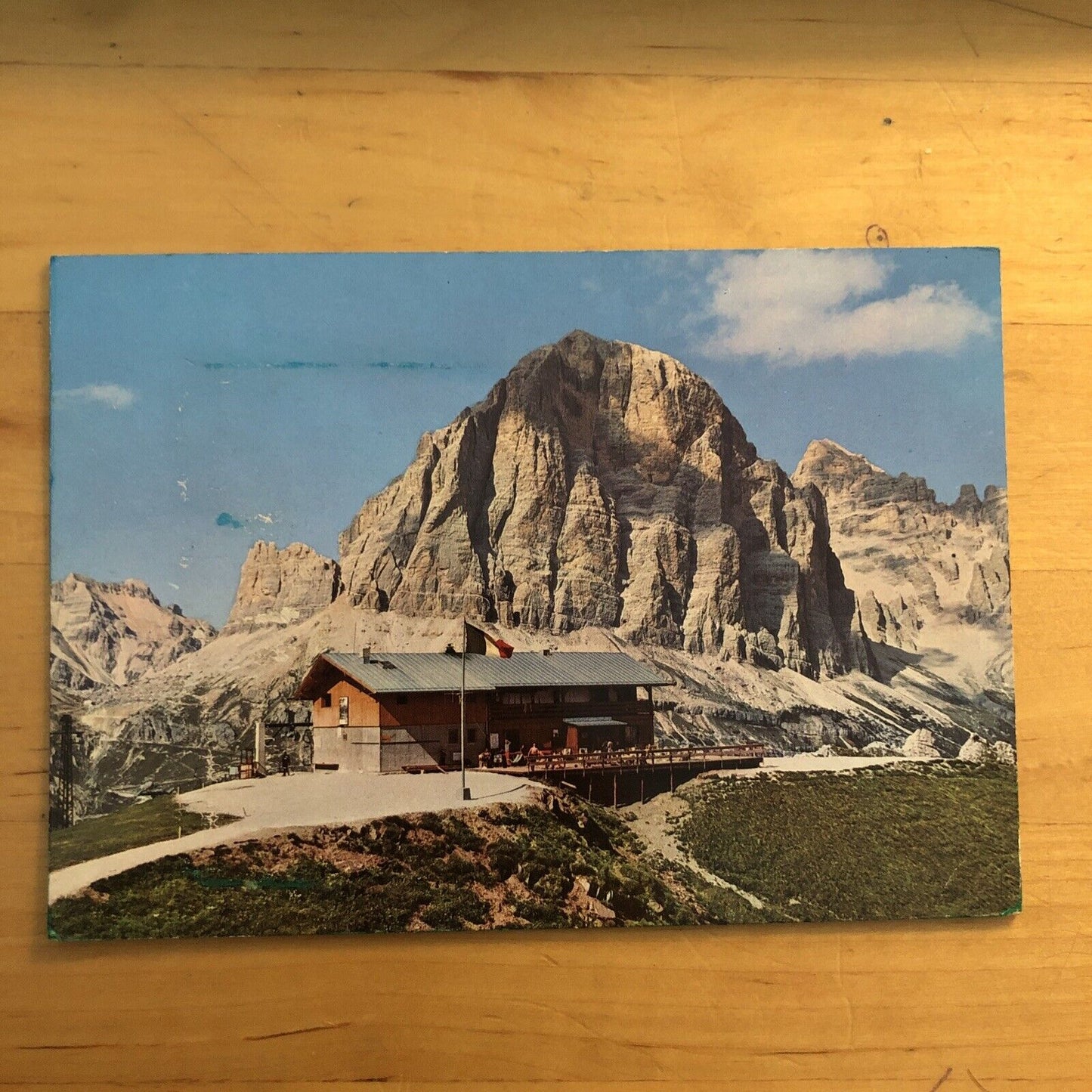 Cartolina DOLOMITI CORTINA RIFUGIO SCOIATTOLI, CINQUE TORRI. VIAGGIATA