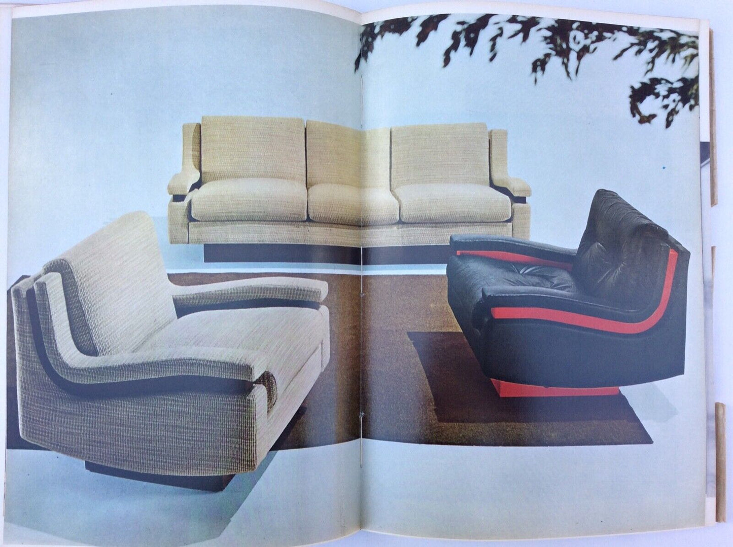 DESIGN . IL MOBILE IMBOTTITO. 1968.