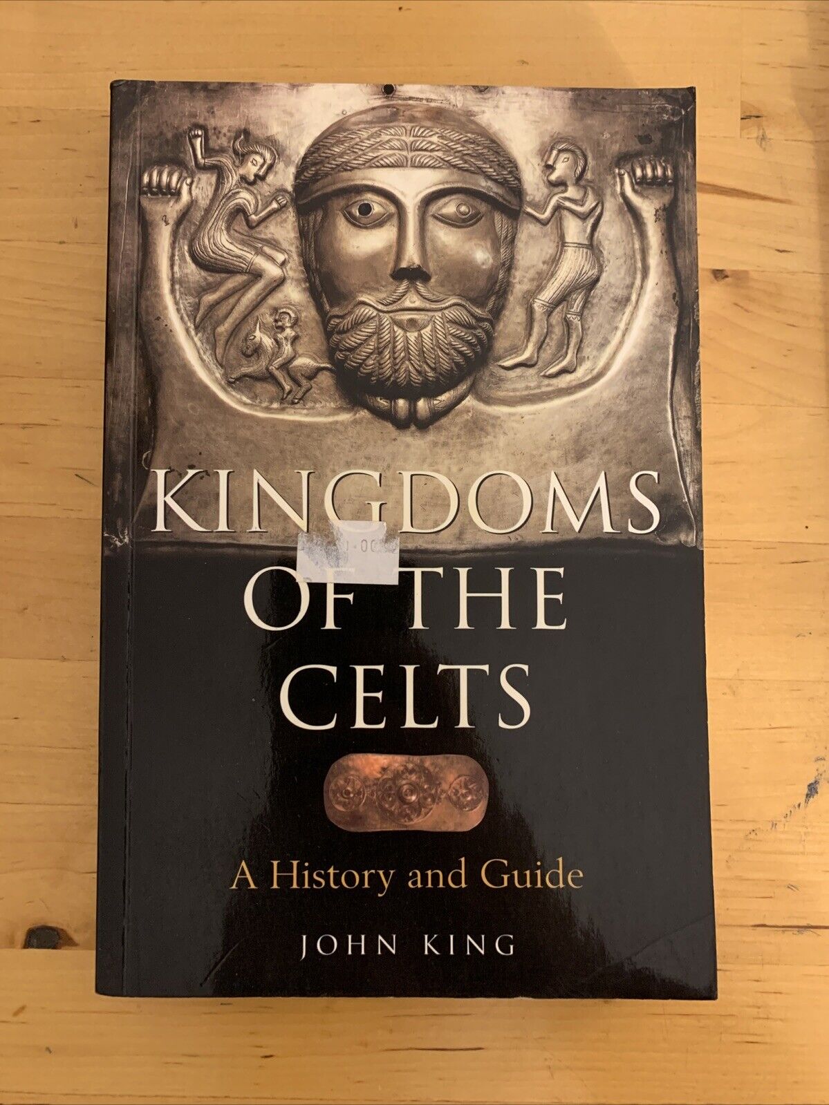 KINGDOMS OF THE CELTS - A HISTORY AND GUIDE, JOHN KING