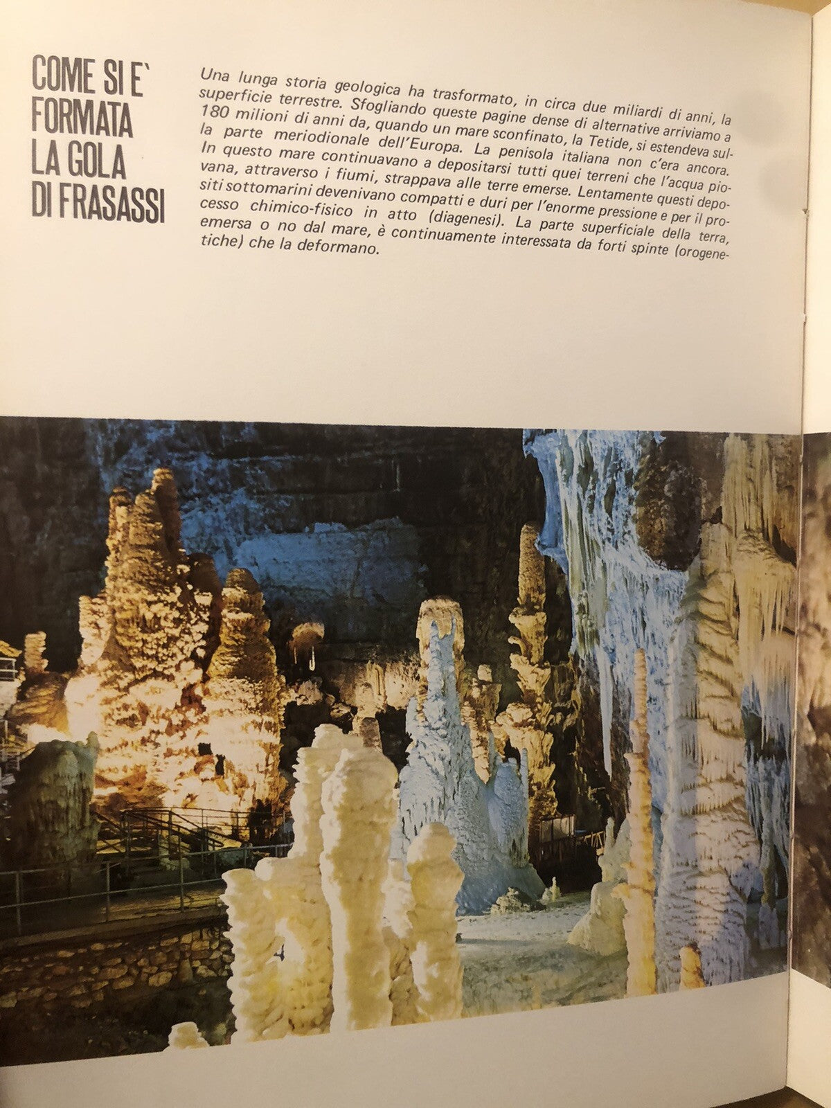 Grotte di Frasassi Genga Ancona, La grotta grande del Vento guida P. Giuseppetti