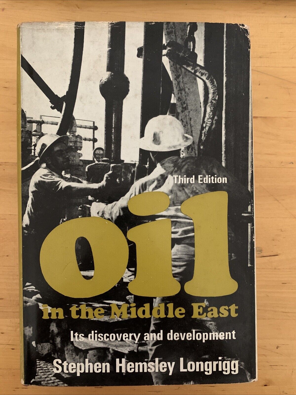 OIL IN THE MIDDLE EAST - STEPHEN HEMSLEY LONGRIGG 1968 OXFORD UNIVERISTY PRESS