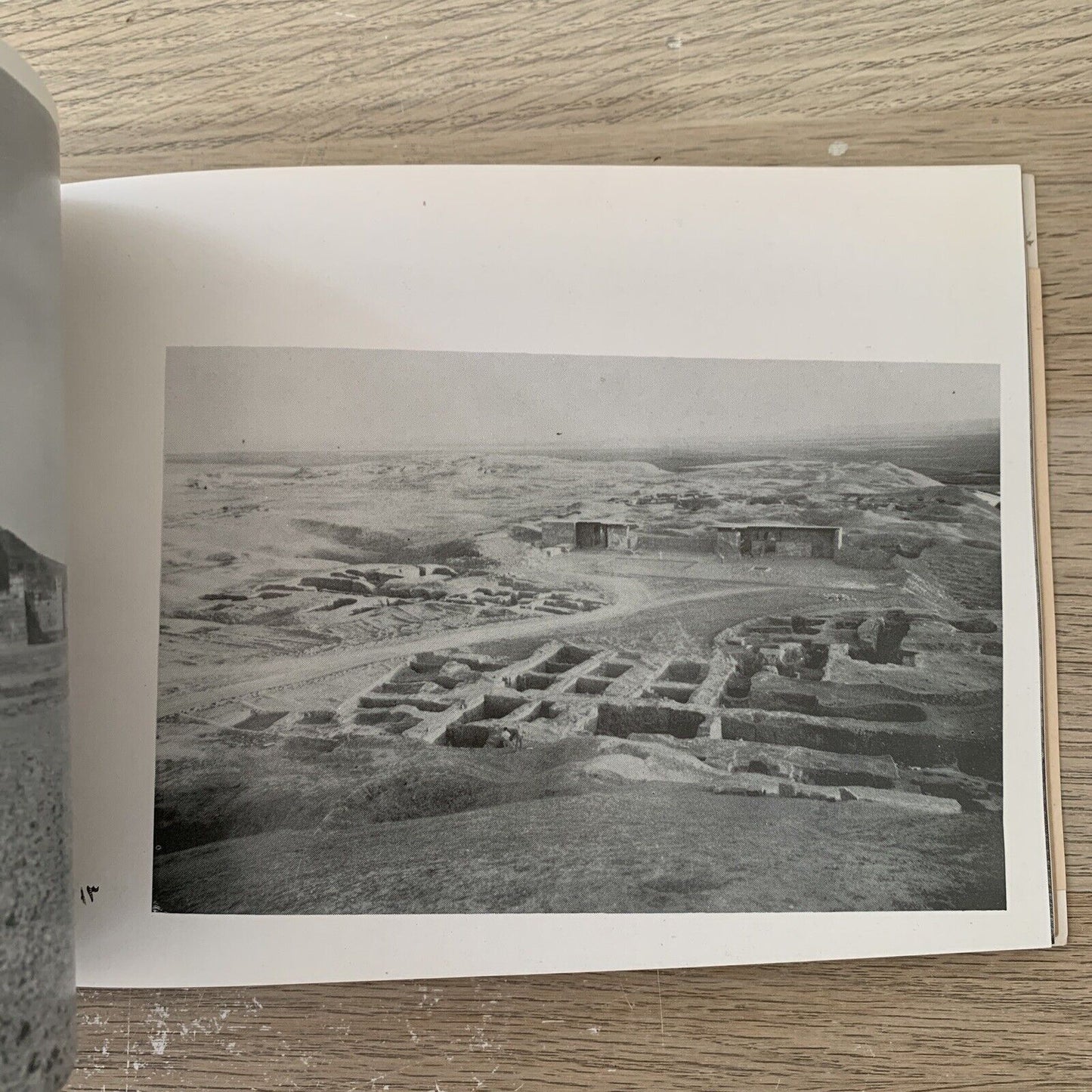 ARCHAEOLOGICAL ASPECTS IN IRAQ - directorate general antiquities Baghdad 1971