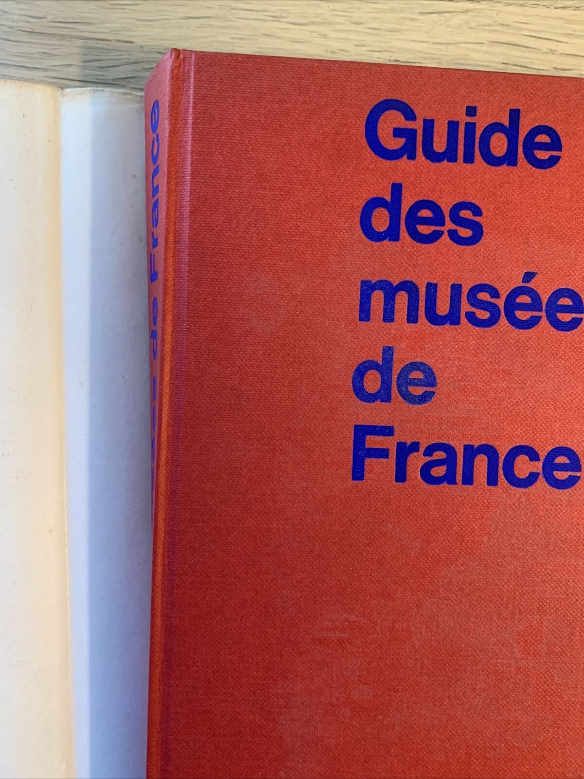 GUIDE DES MUSÉES DE FRANCE. Edité par Office du livre., 1970