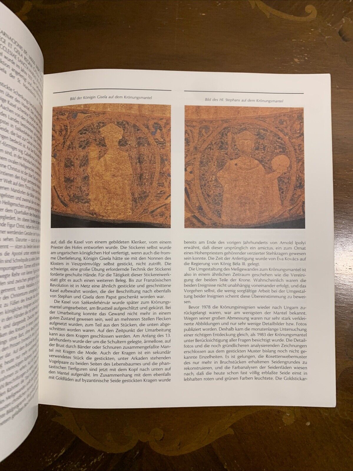 Die Ungarischen Kronungs-insignien. Ungarisches Nationalmuseum 1986