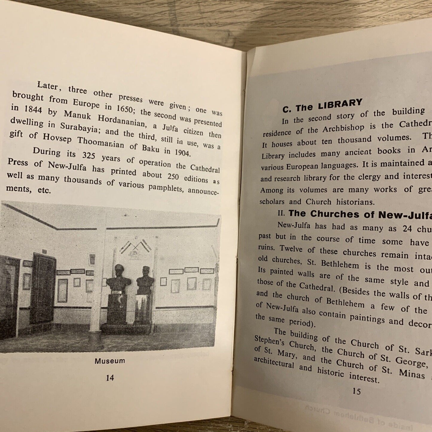 GUIDE BOOK TO NEW-JULFA. ISFAHAN-IRAN. Levon G. Minassian 1965