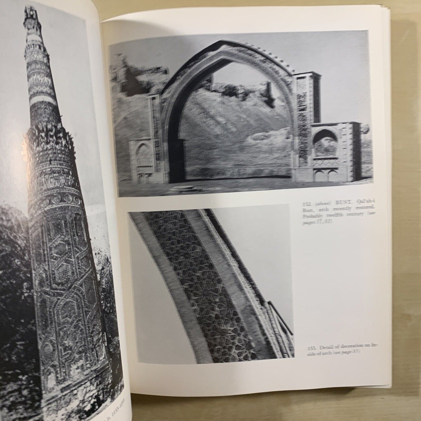 ISLAMIC ARCHITECTURE AND ITS DECORATION. DEREK HILL, OLEG GRABAR. Faber 1967 #