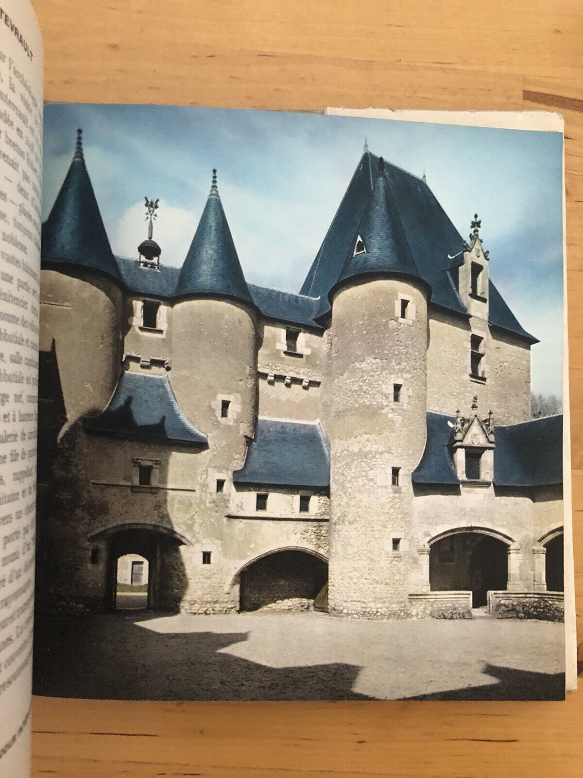 LES CHATEAUX DE LA LOIRE - EDITIONS SUN PARIS 1961