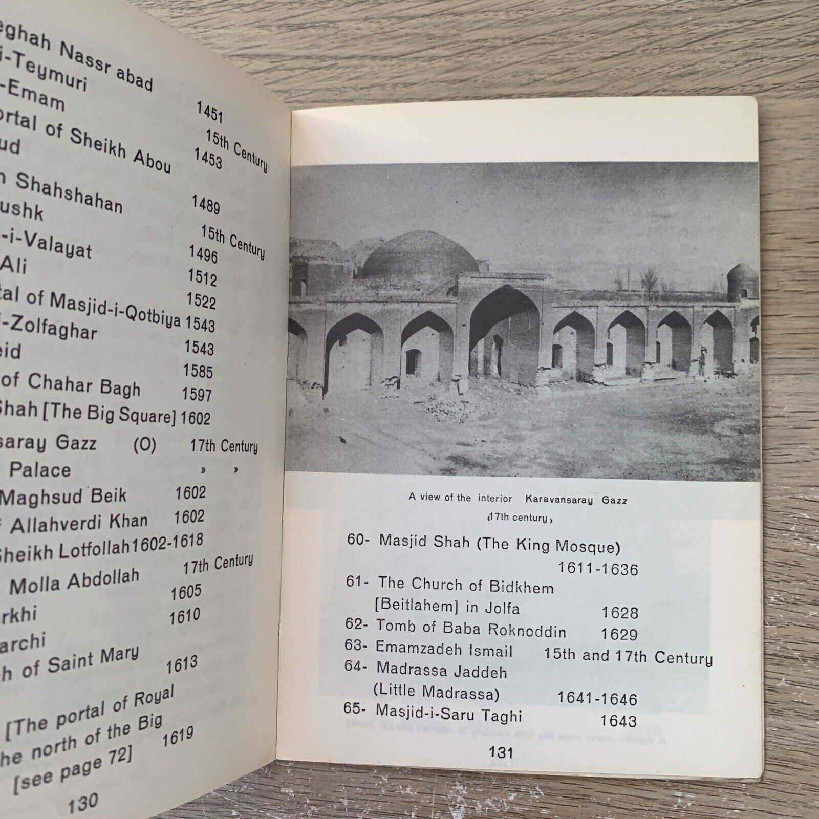 Historical monuments of Isfahan 1967. Honarfar, Ziba Press