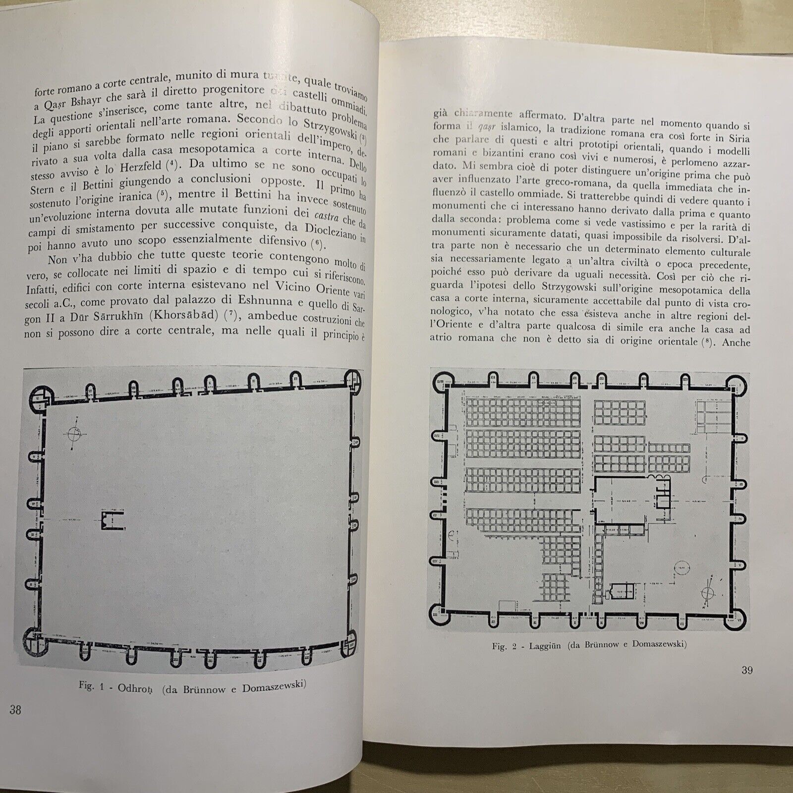 ORIGINI E PRIMI SVILUPPI DELL'ARCHITETTURA CIVILE MUSULMANA. VINCENZO STRIKA #