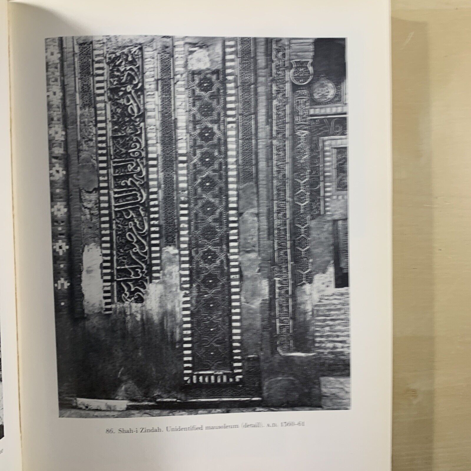 ISLAMIC ARCHITECTURE AND ITS DECORATION. DEREK HILL, OLEG GRABAR. Faber 1967 #