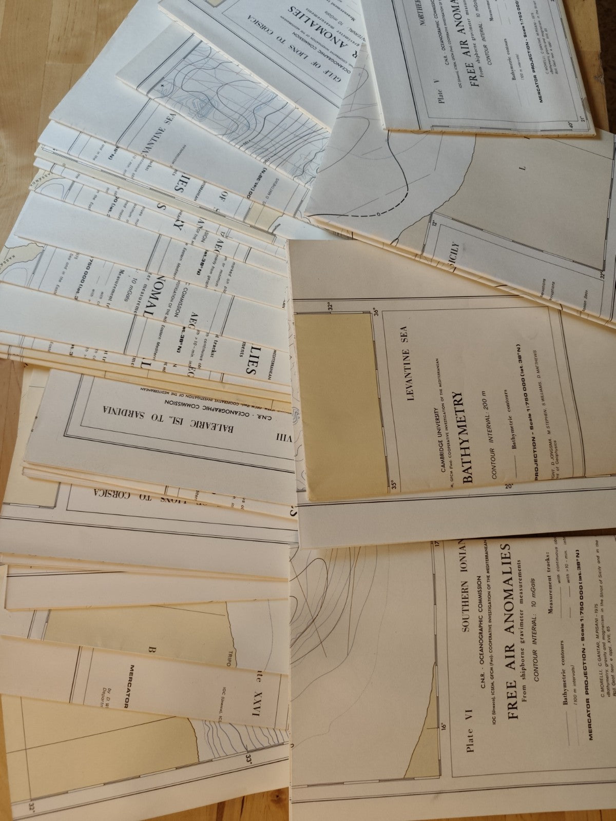 Cartografie geologia tettonica geofisica batimetria Italia, 27 ampie cartografie