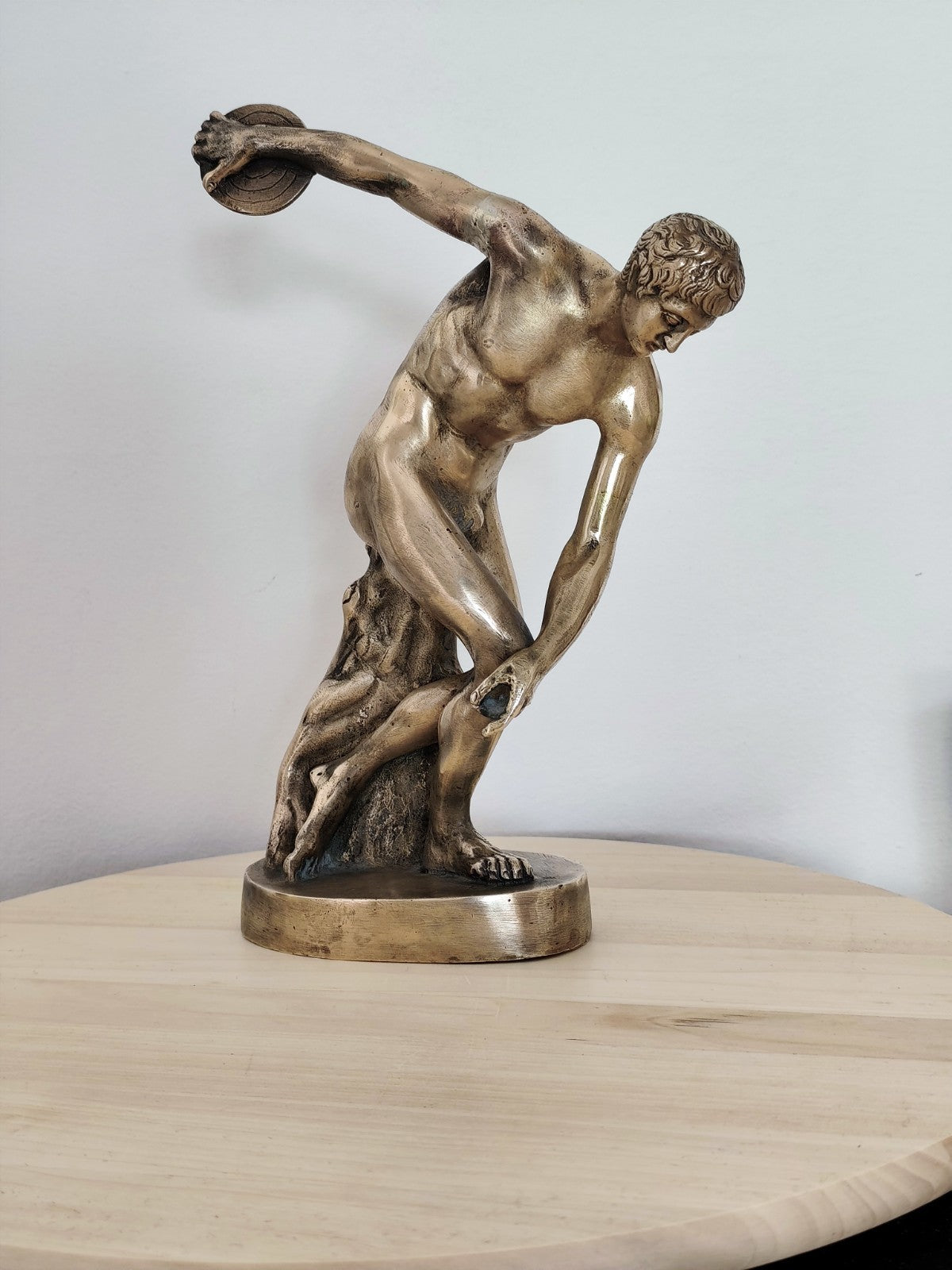 Statuetta scultura - Discobolo - Ottone dorato. Arte classica