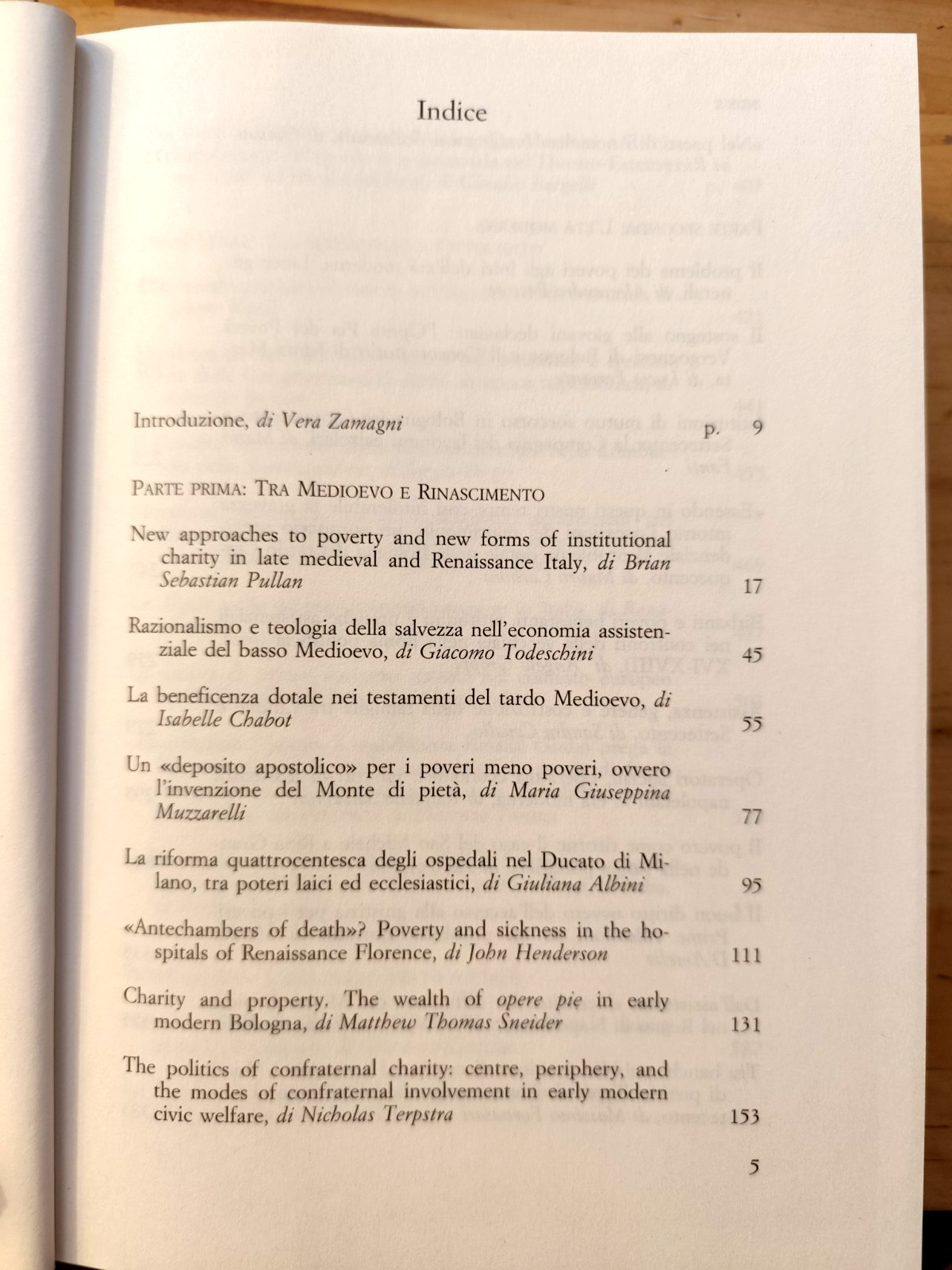Povertà e innovazioni istituzionali in Italia dal medioevo a oggi, Vera Zamagni