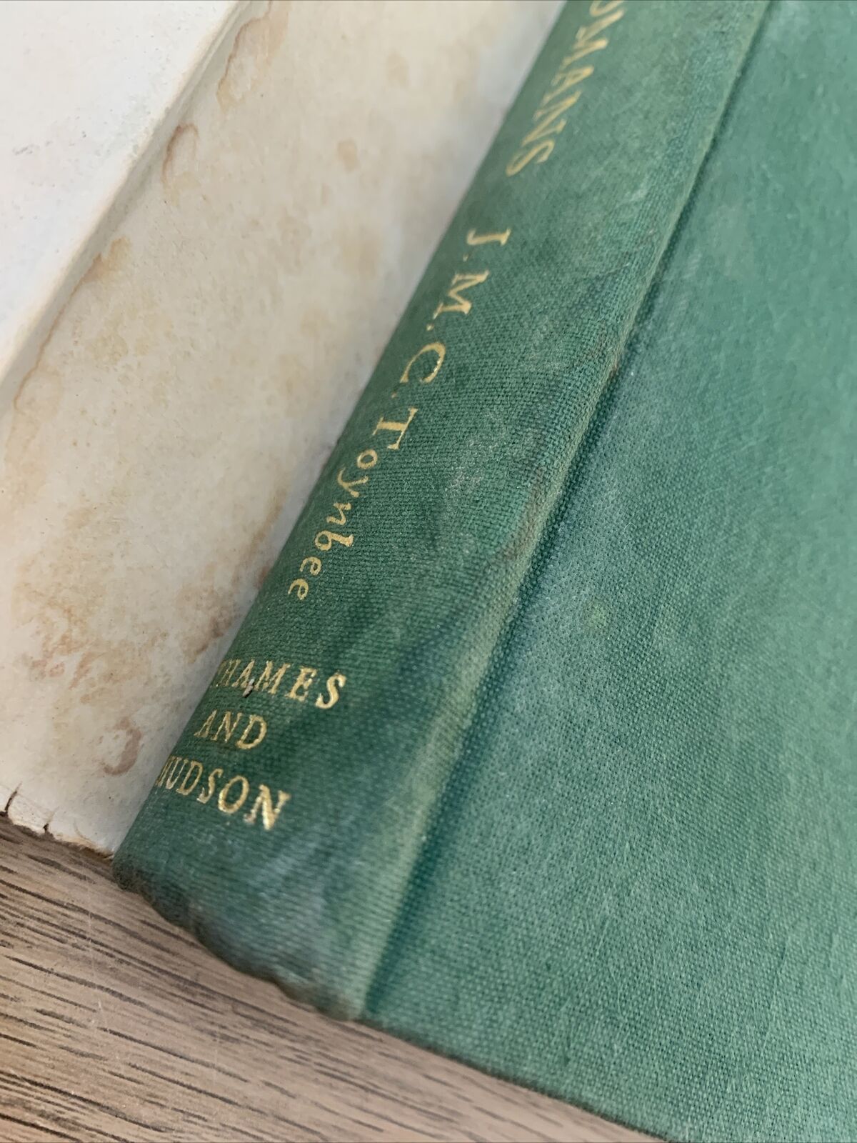 THE ART OF THE ROMANS. J. M. C. Toynbee. Thames and Hudson 1965