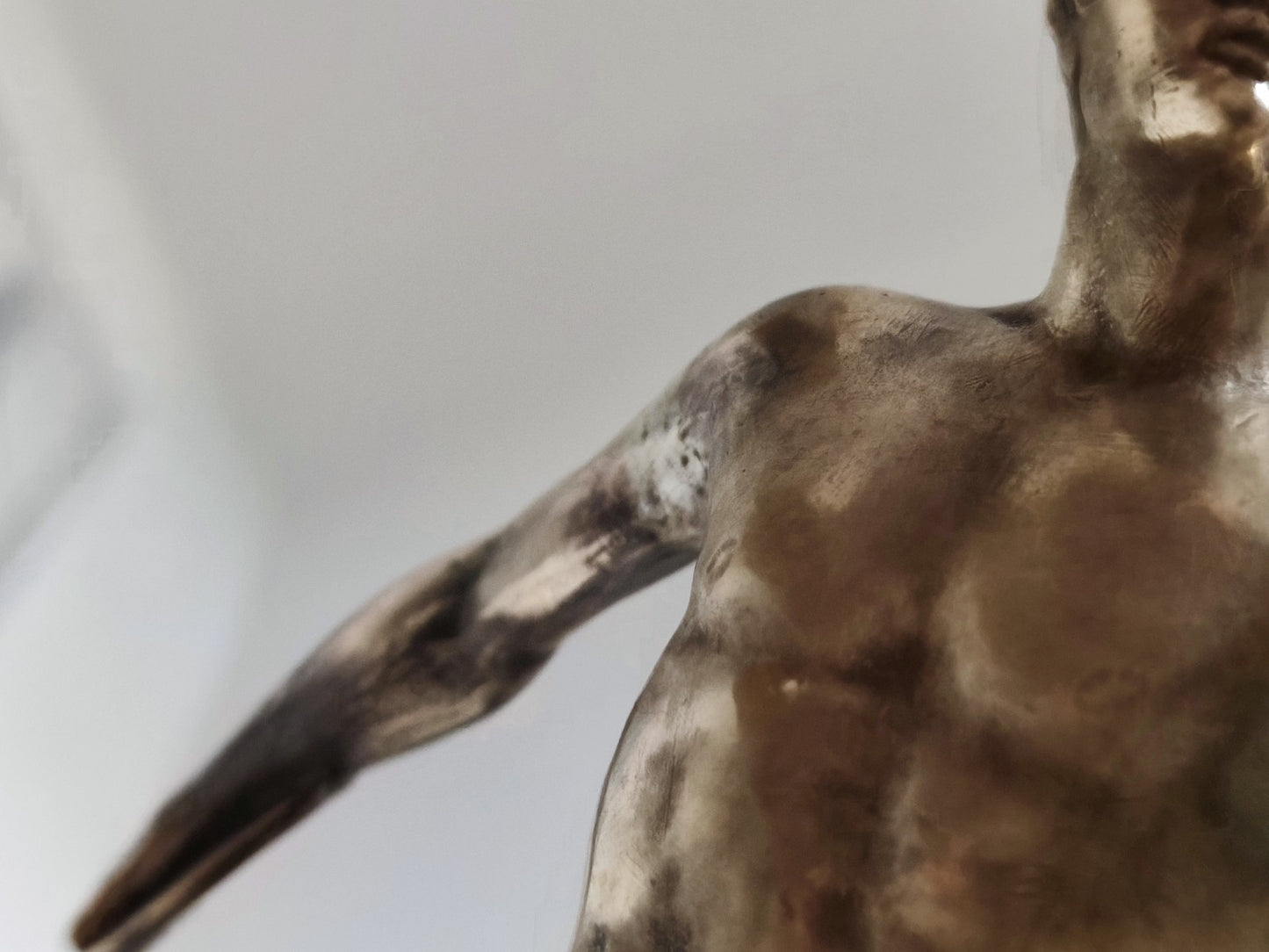 Statuetta scultura - Discobolo - Ottone dorato. Arte classica