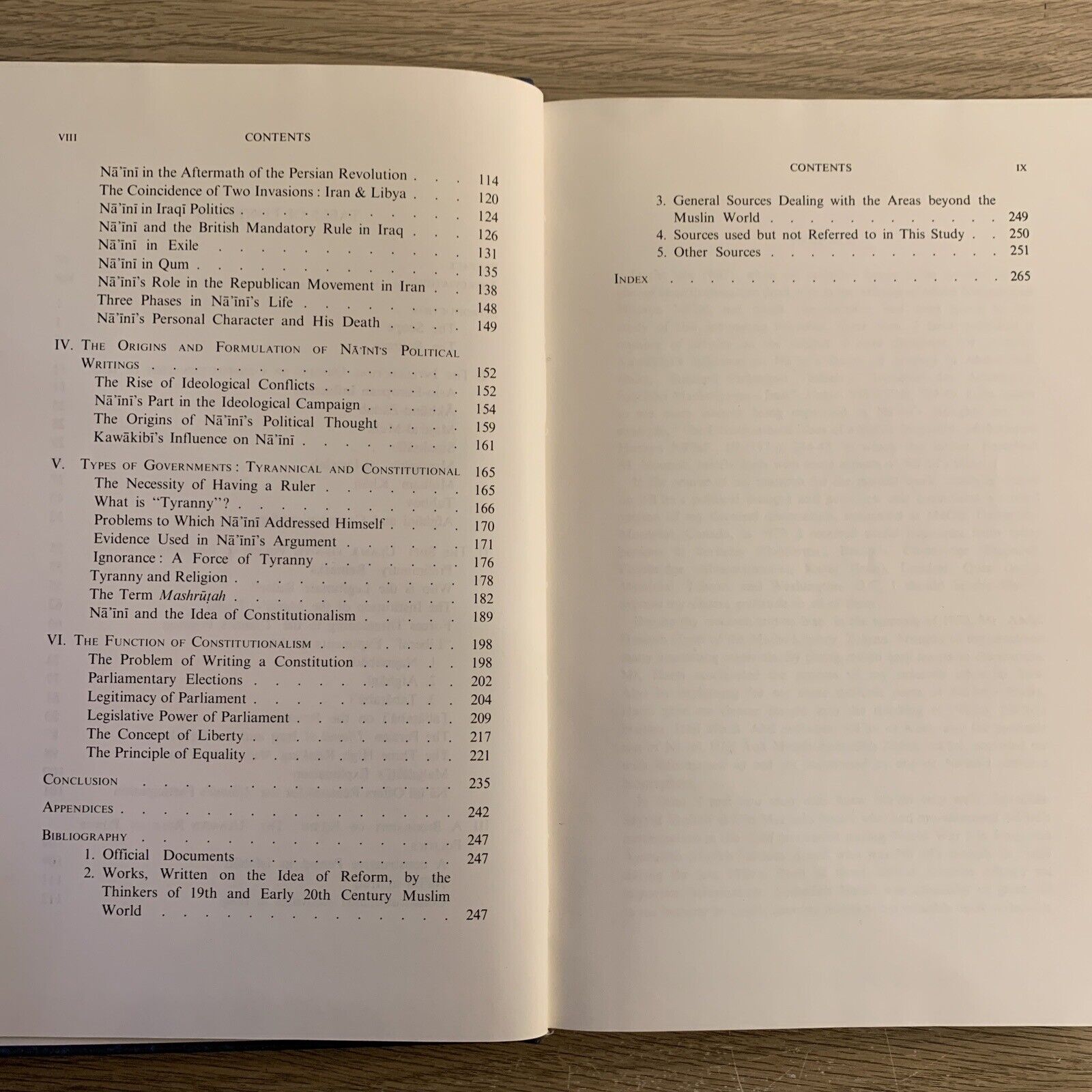 SHĪ'ĪSM AND CONSTITUTIONALISM IN IRAN. ABDUL-HADI HAIRI. Leiden E. J. Brill 1977