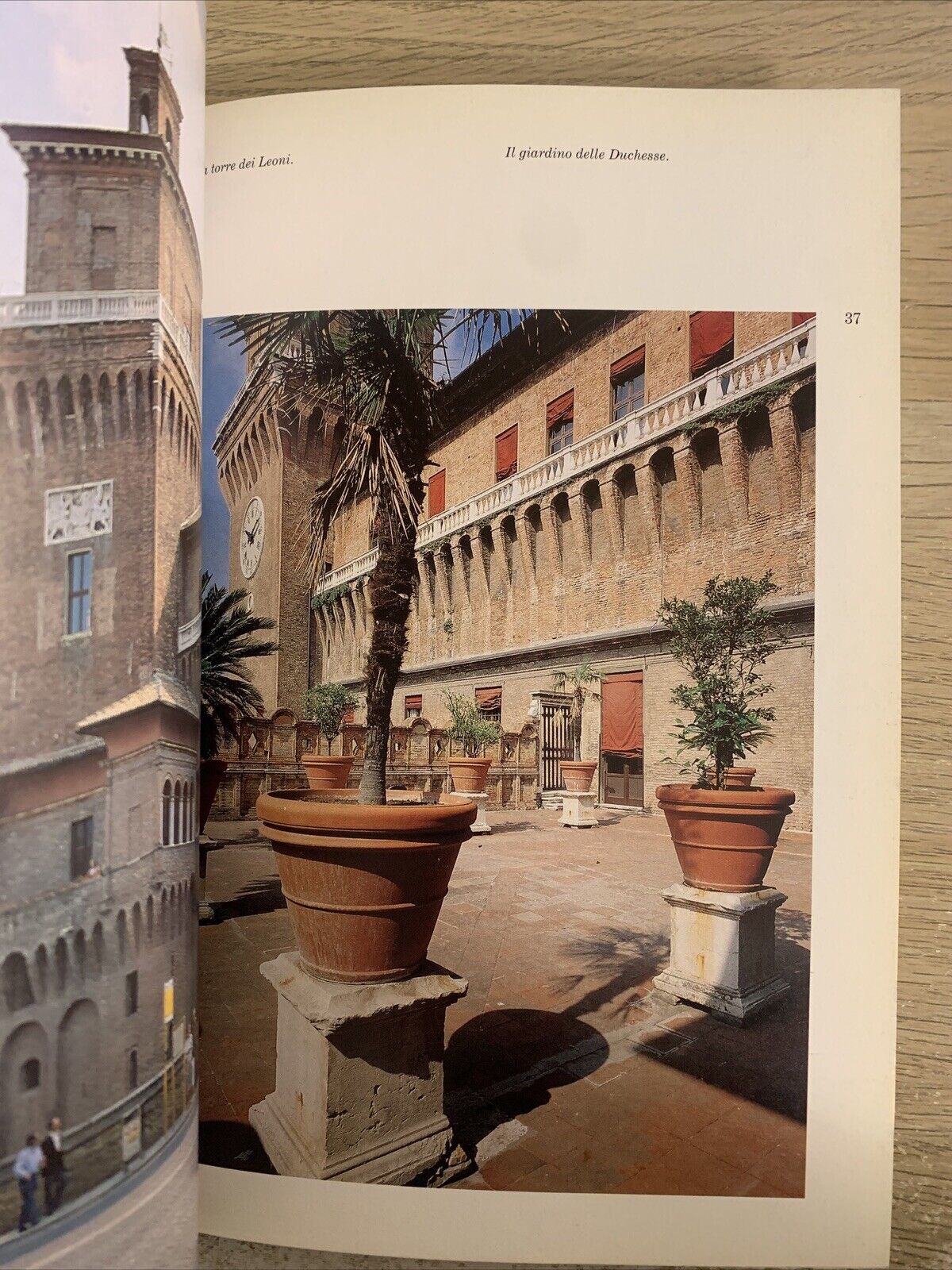 IL CASTELLO ESTENSE DI FERRARA. ELECTA EDITRICE 1990