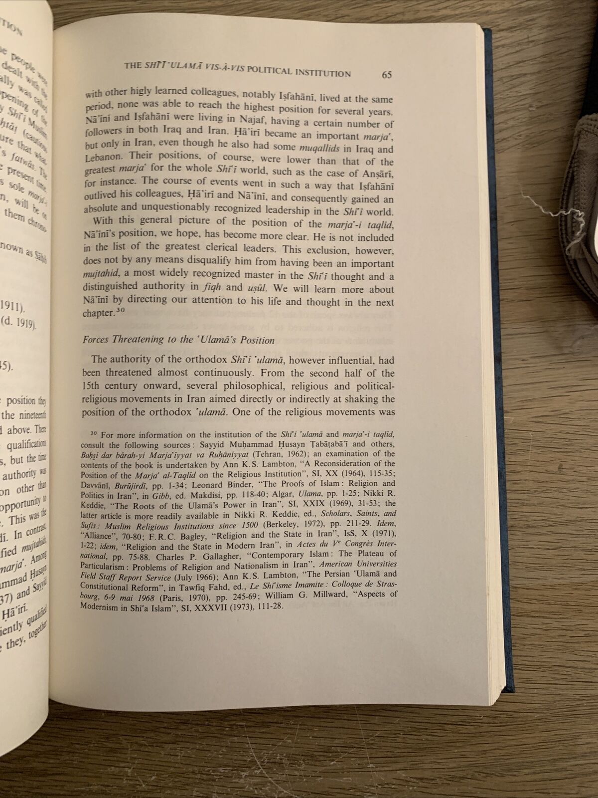 SHĪ'ĪSM AND CONSTITUTIONALISM IN IRAN. ABDUL-HADI HAIRI. Leiden E. J. Brill 1977