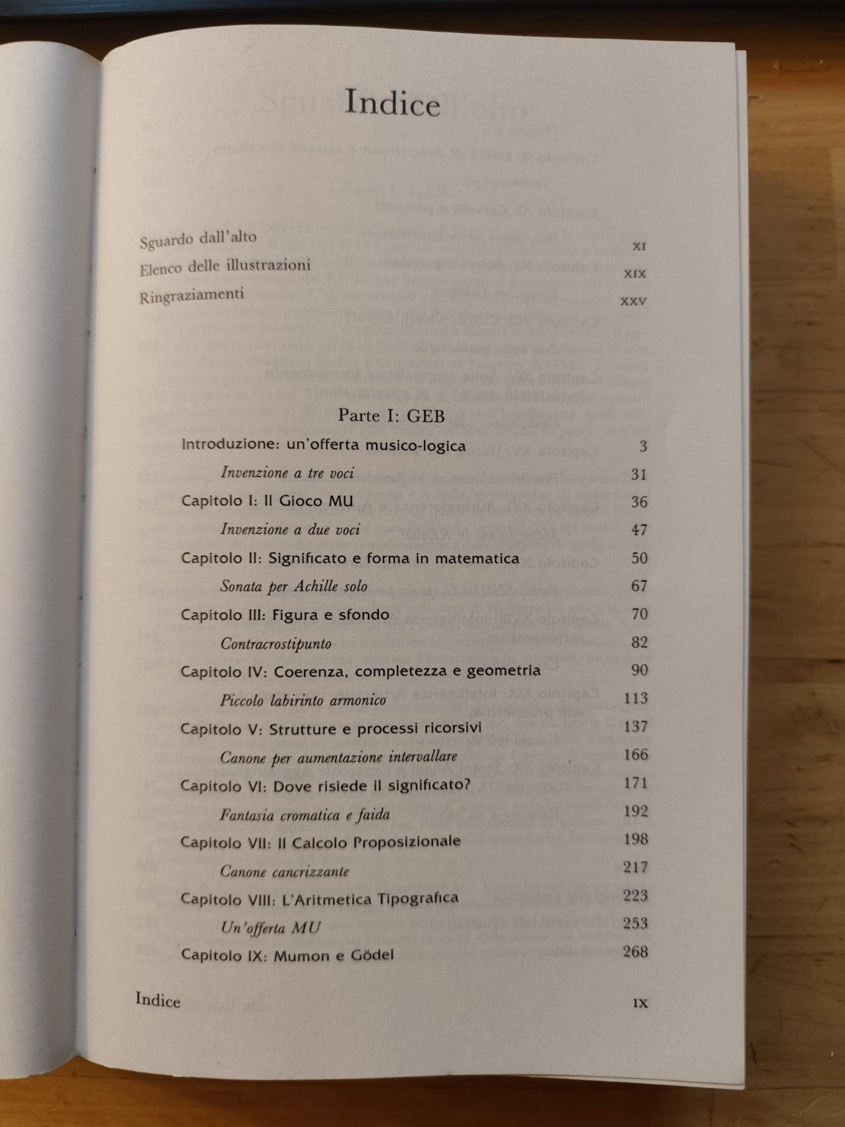Godel Escher Bach - Douglas R. Hofstadter. Adelphi edizioni 1984