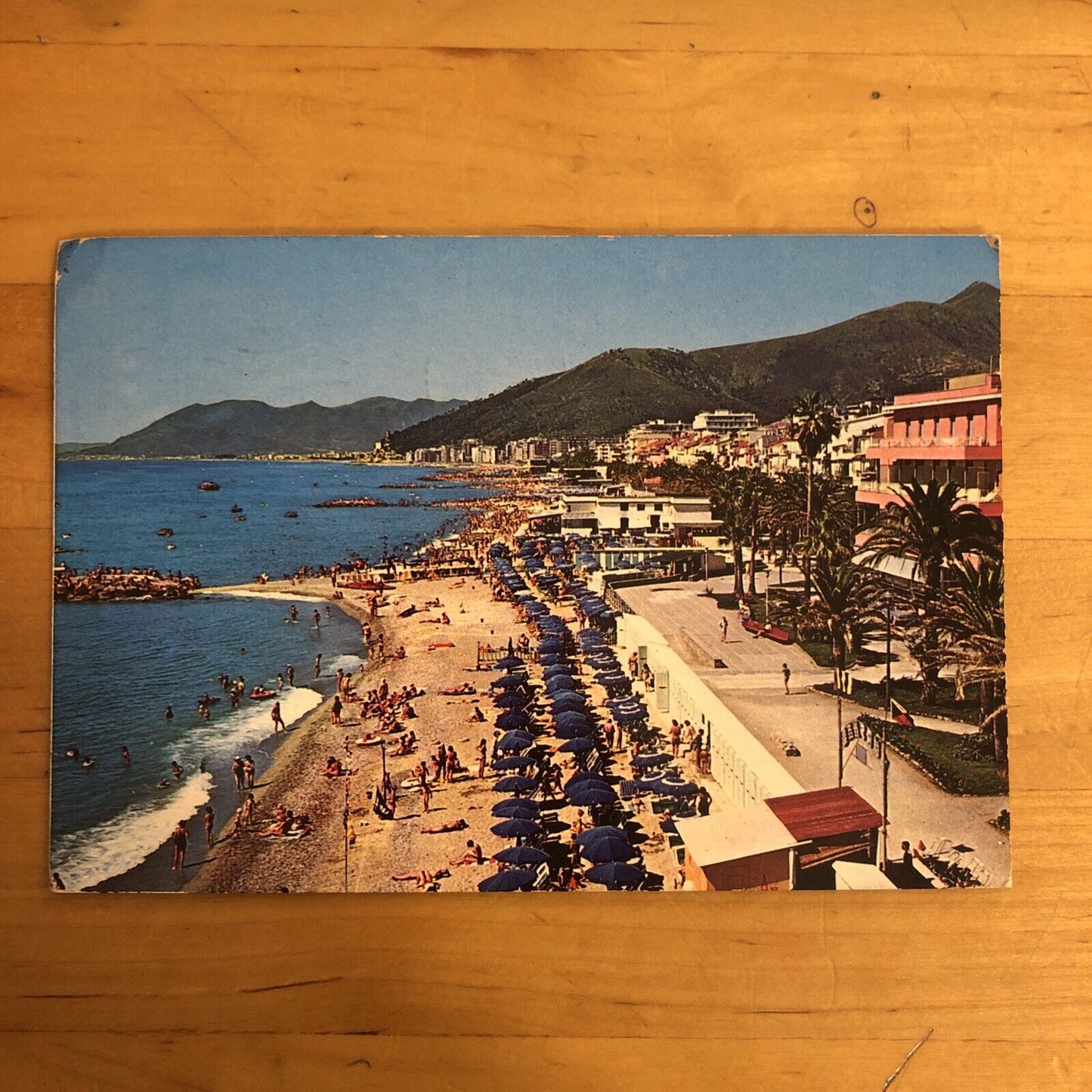 CARTOLINA LOANO - LA SPIAGGIA, VIAGGIATA 1977