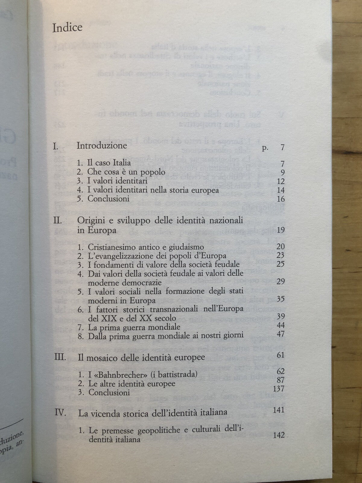 Gli italiani in Europa, profilo storico  . . Carlo Tullio-Altan, il Mulino 1999
