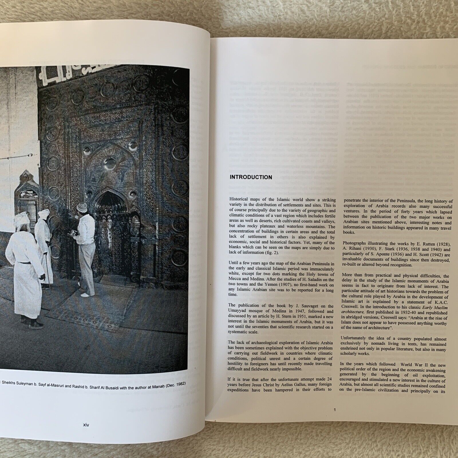 HISTORIC MOSQUES AND SHRINES OF OMAN. PAOLO M. COSTA 2001