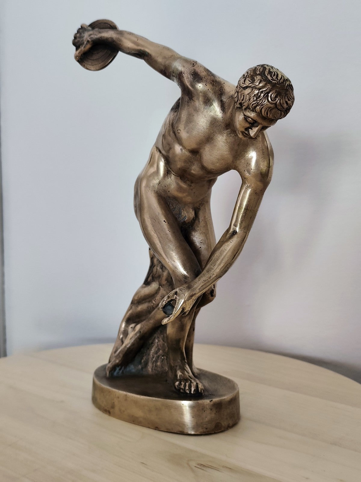 Statuetta scultura - Discobolo - Ottone dorato. Arte classica