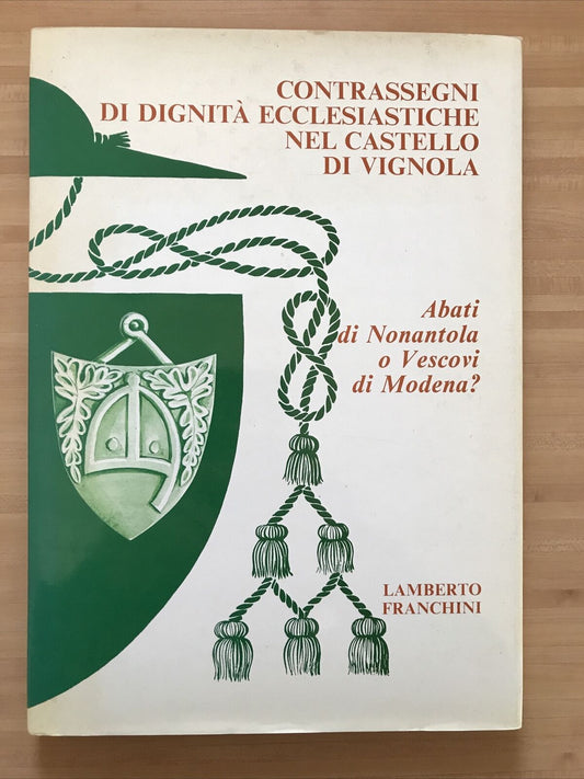 Contrassegni di dignità ecclesiastiche nel castello di Vignola . Franchini
