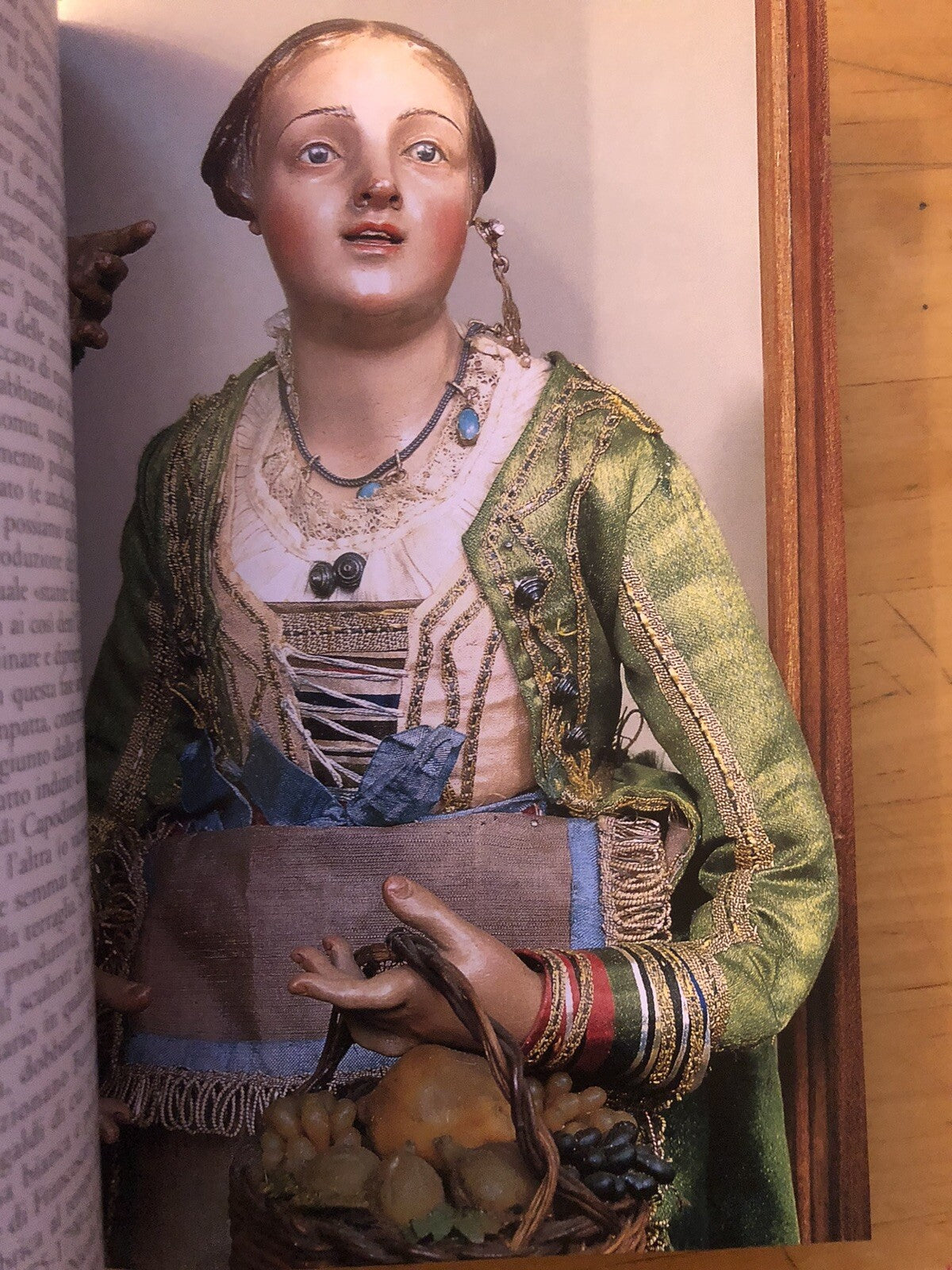 Un presepe Napoletano del settecento, ospiti 14, musei civici d'arte antica 2000