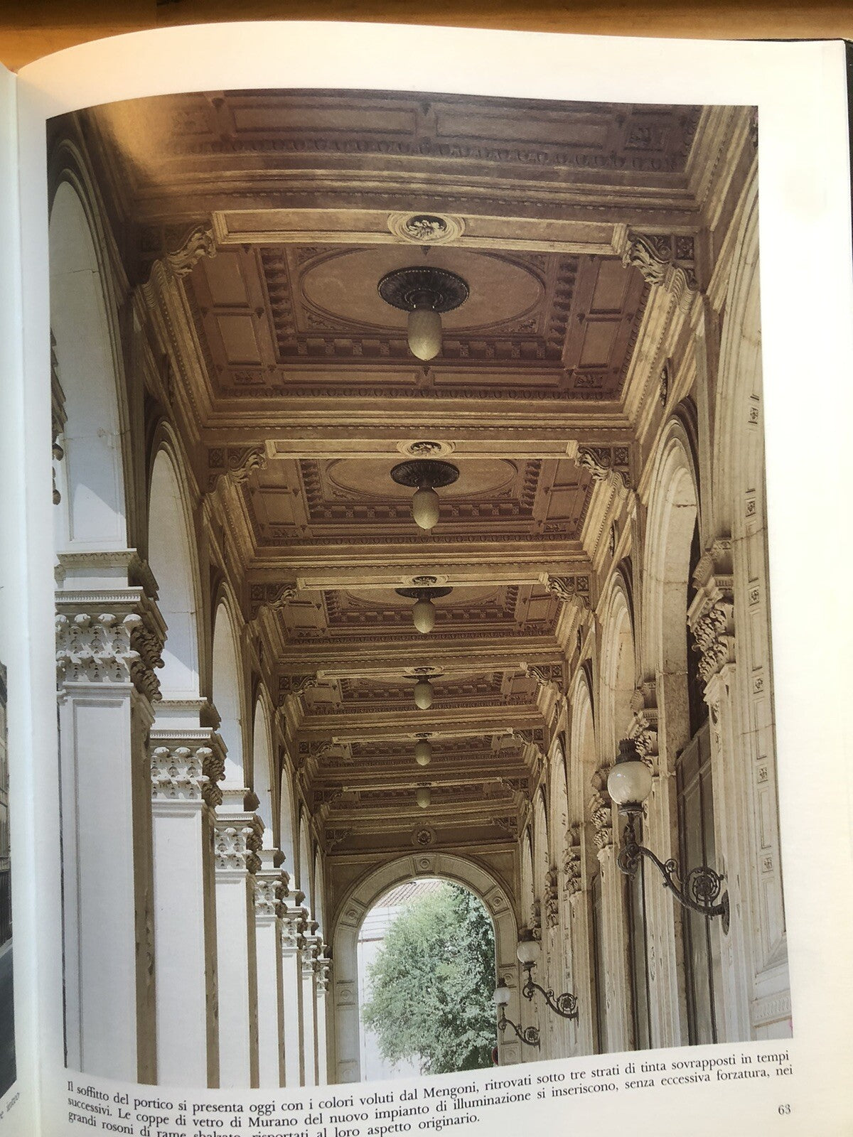 Marmi e pietre del palazzo di residenza della cassa di Risparmio di Bologna 1990