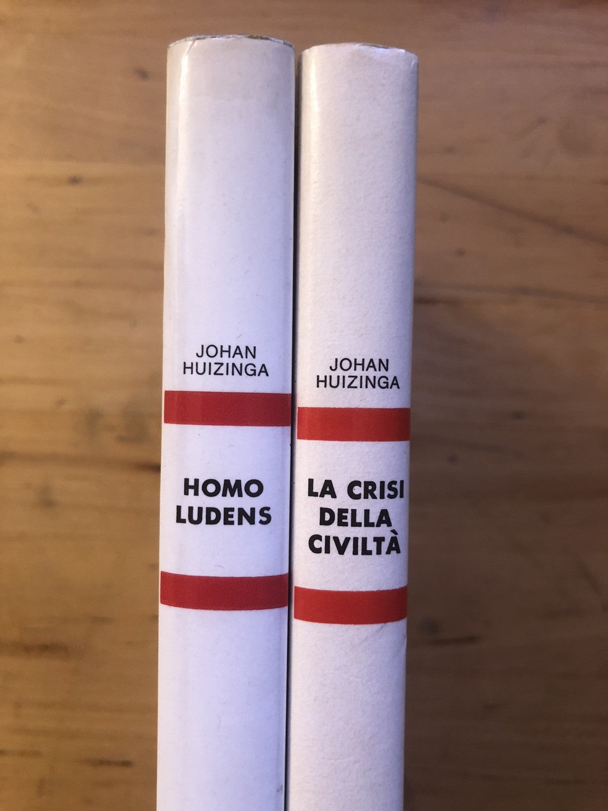 Johan Huizinga, Homo Ludens - La crisi della civiltà. Einaudi editore 2 voll.