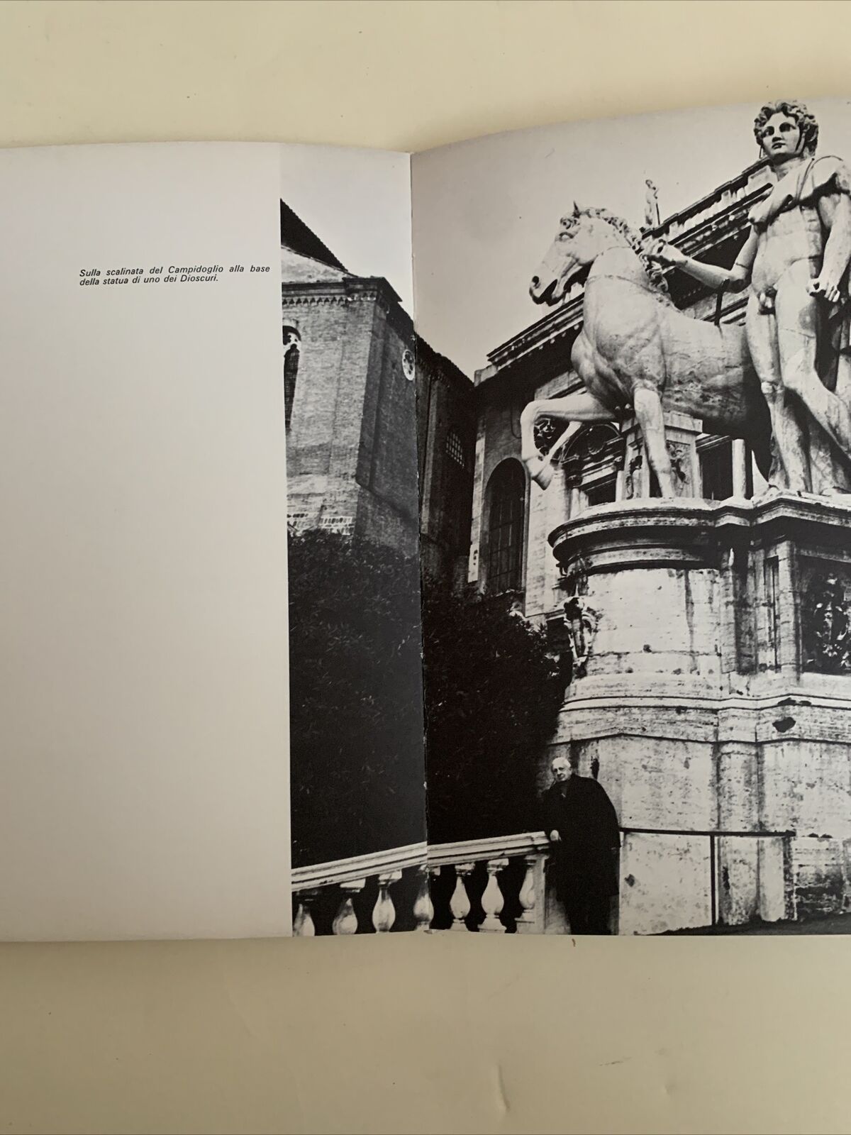DE CHIRICO COM'È  a cura di Ezio Gribaudo, W. Mori. Fratelli Pozzo ed. 1970