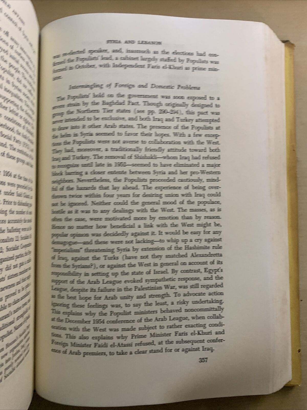 The middle east in world affairs - George Lenczowski. Cornell University 1962