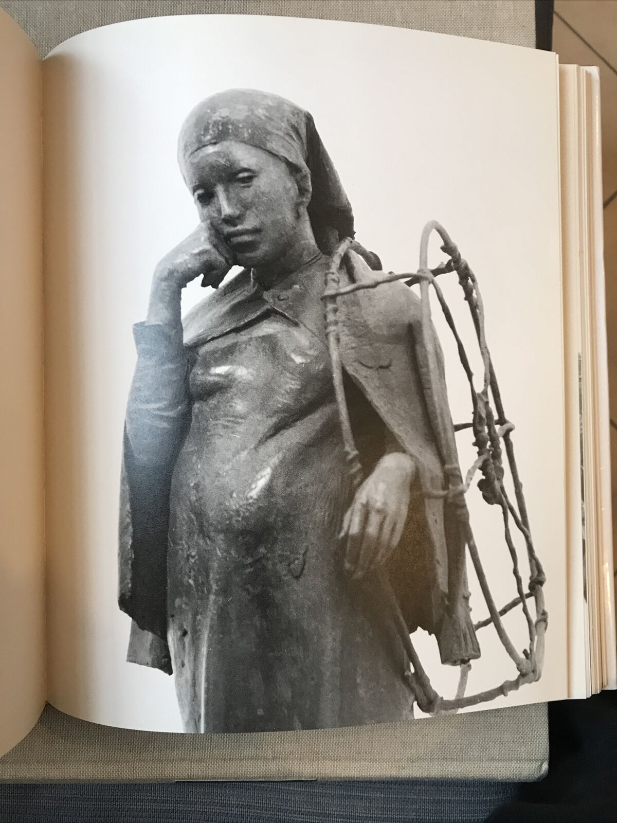 BRUNO LUCCHESI sculptor of the human spirit, David Finn, D. Merriam. 1989