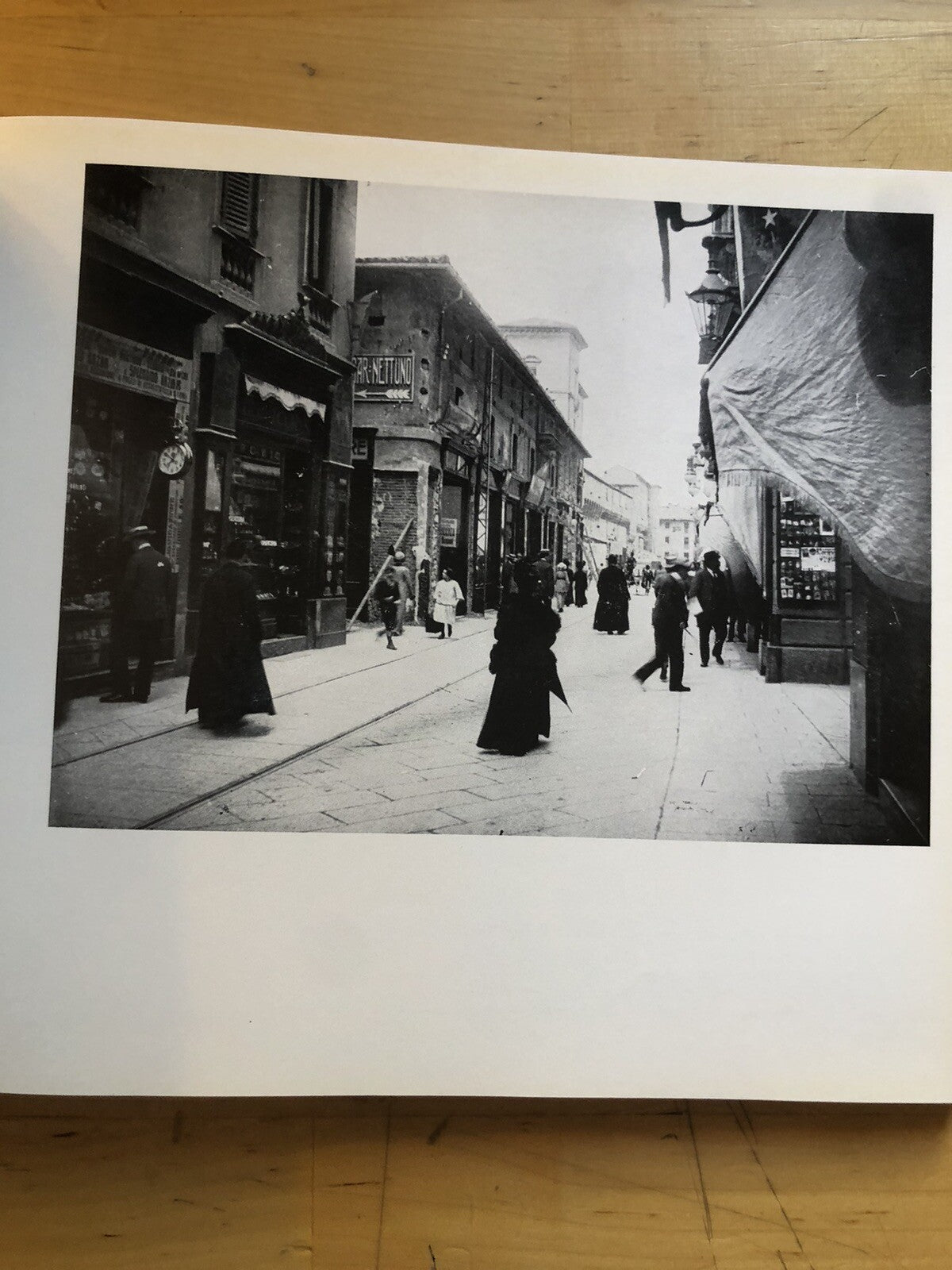 Bologna per la strada, Fotoconfronti col passato. Alberto Menarini, A. Vianelli
