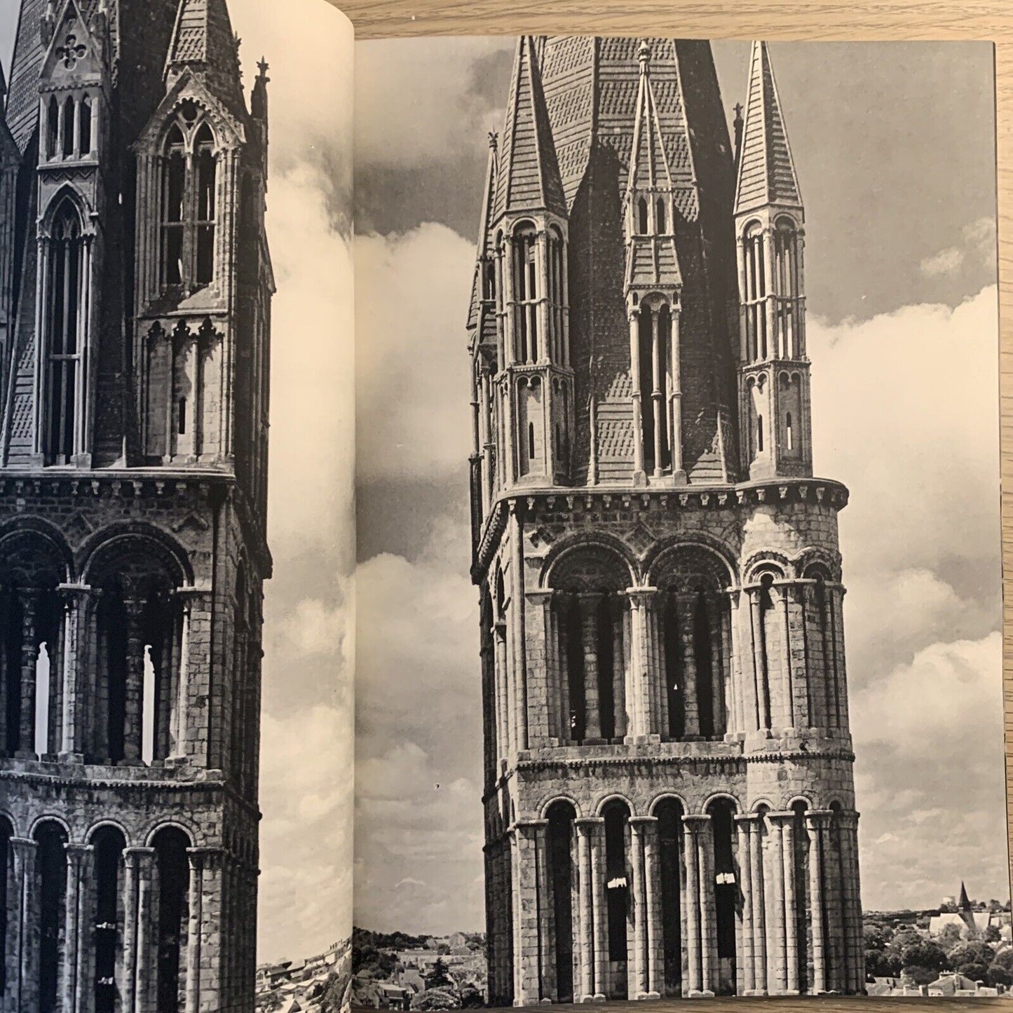 L'ABBAYE AUX HOMMES, Pierre Gouhier. Saint-Etienne de Caen. Cefag 1960