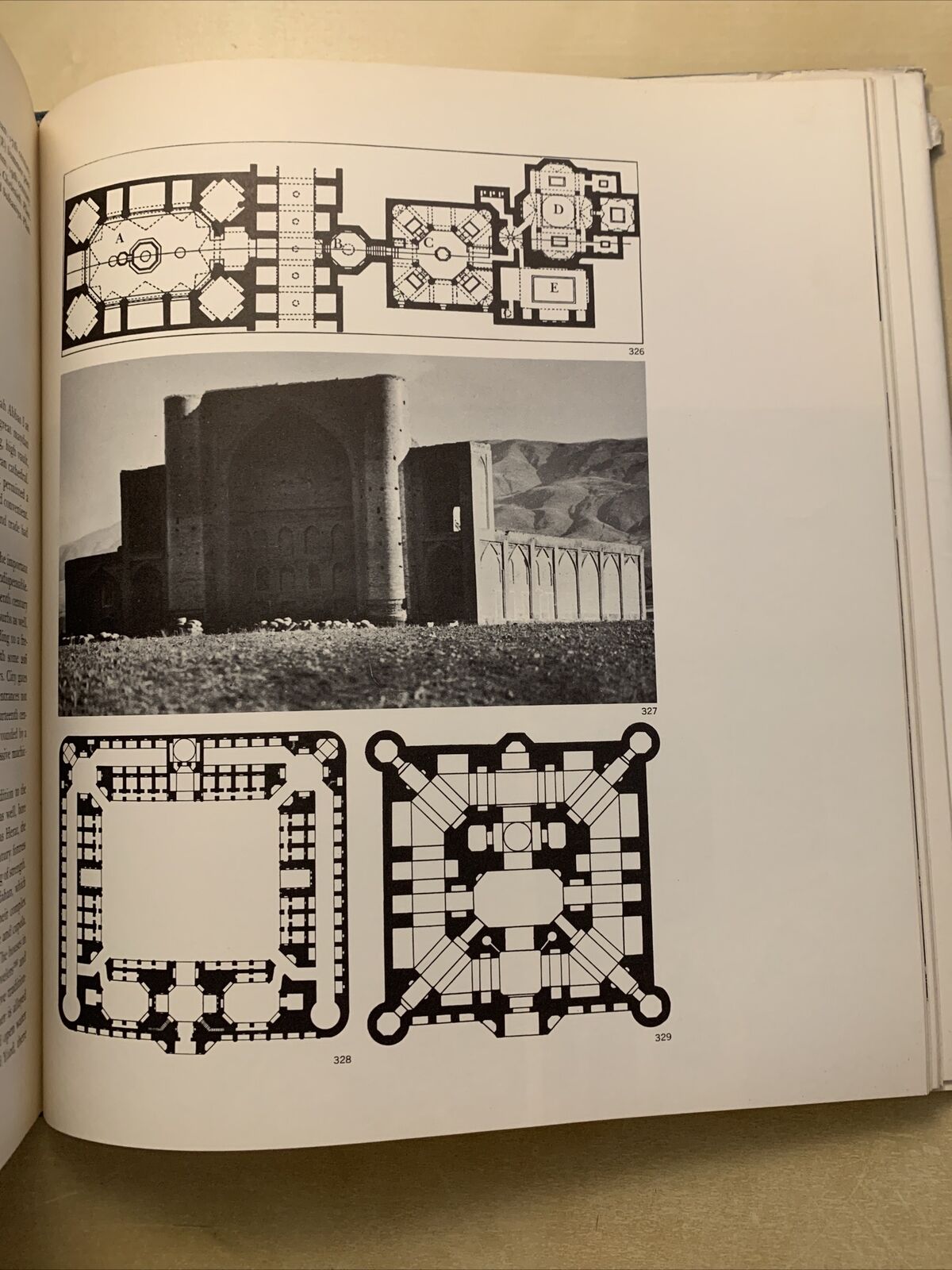 PERSIAN ARCHITECTURE - Arthur Upham Pope. Thames and Hudson 1965