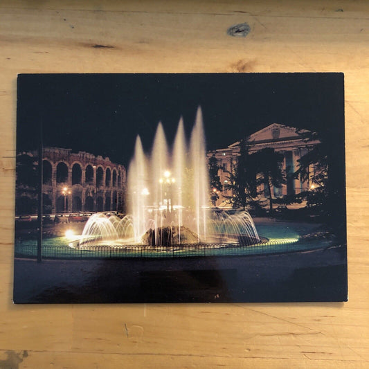 Cartolina VERONA LA FONTANA DI PIAZZA BRA, VIAGGIATA