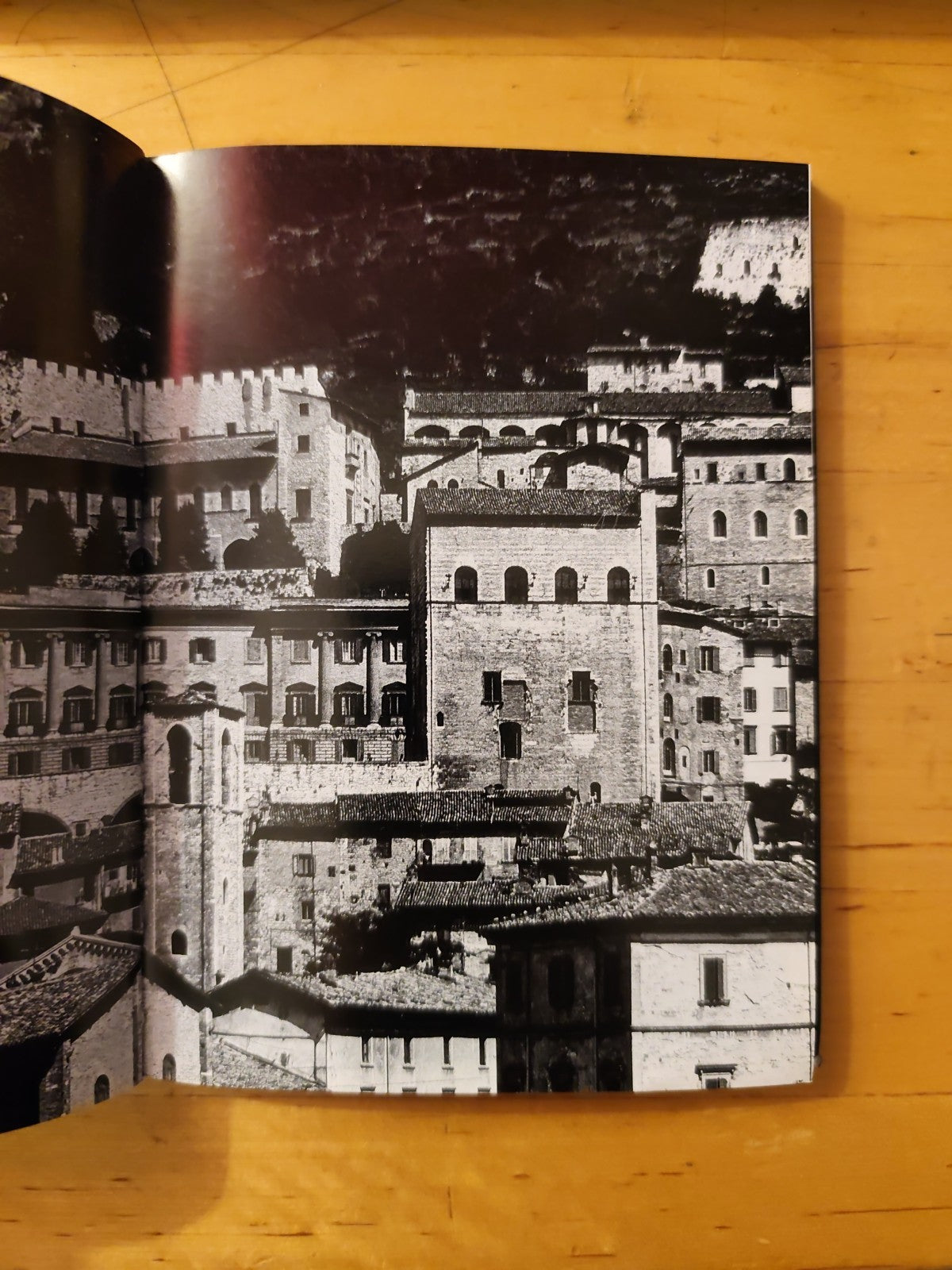 Gubbio, l'immortalità della pietra. Eriberto Guidi - Andrea Livi ed. 1996