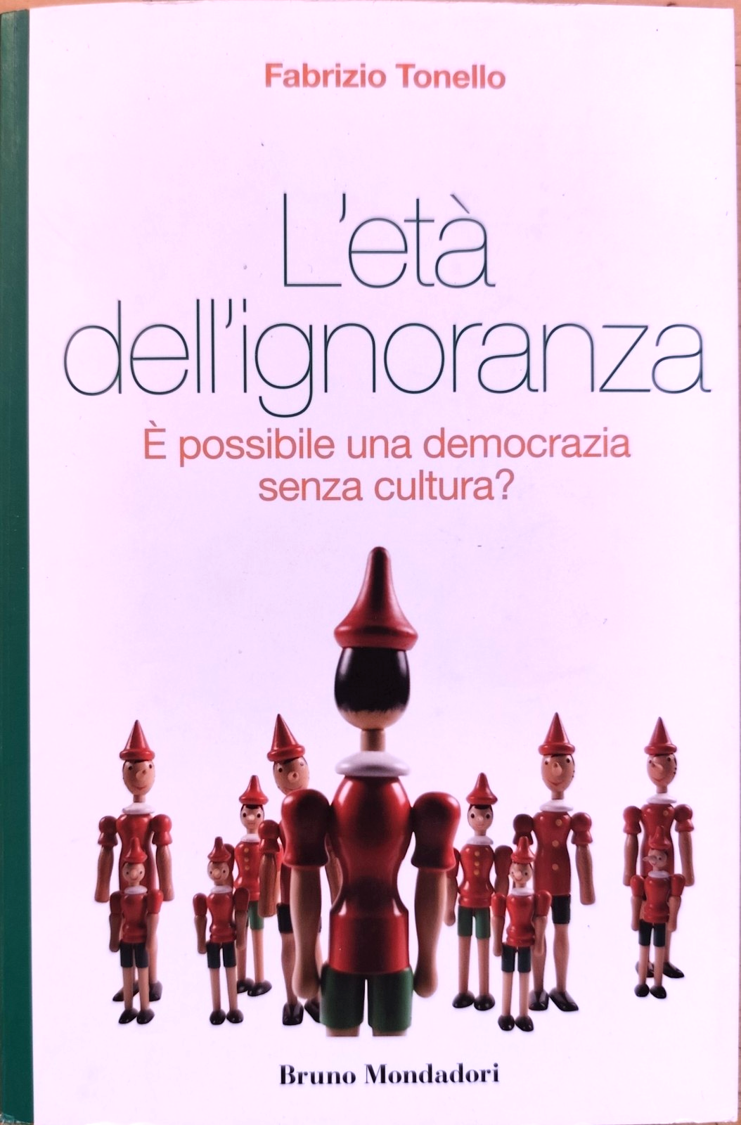 L'età dell'ignoranza - Fabrizio Tonello. Mondadori 2012, è possibile una democra