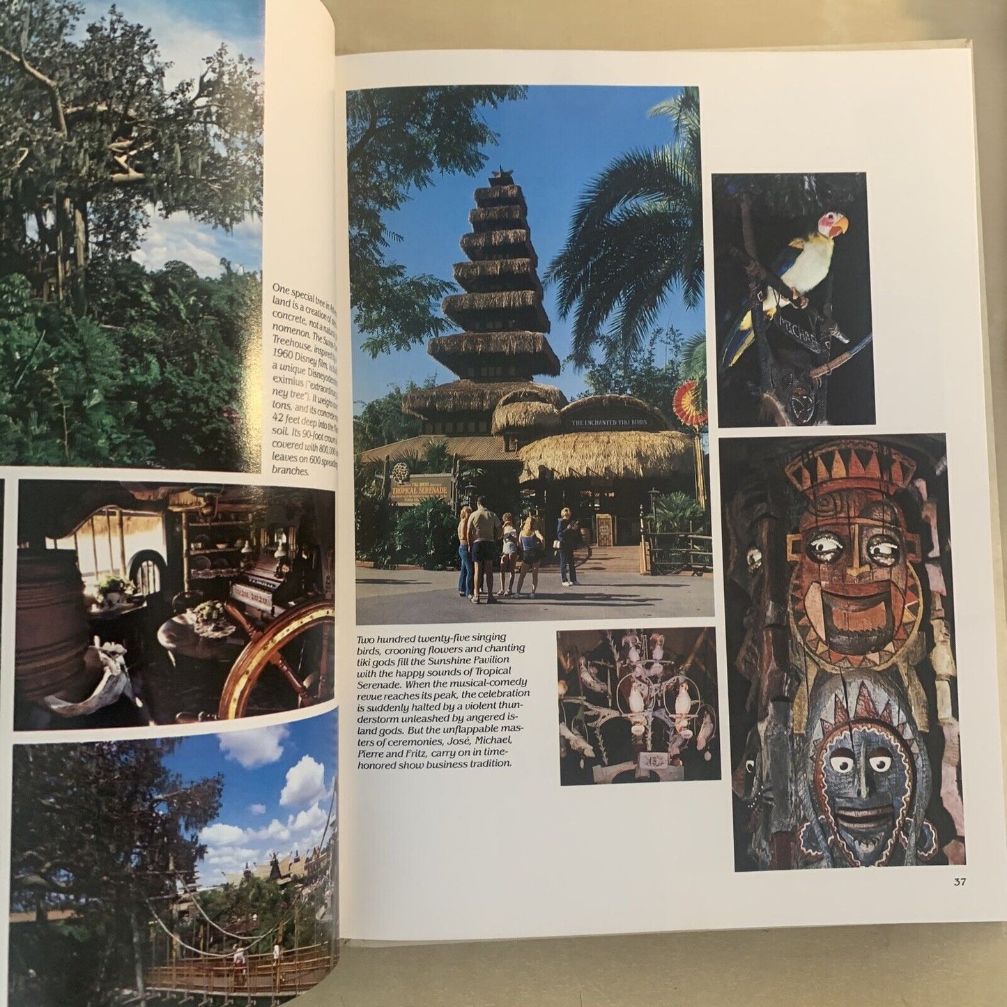 WALT DISNEY WORLD BOOK - Hardcover souvenir book **Rare** DISNEYLAND #