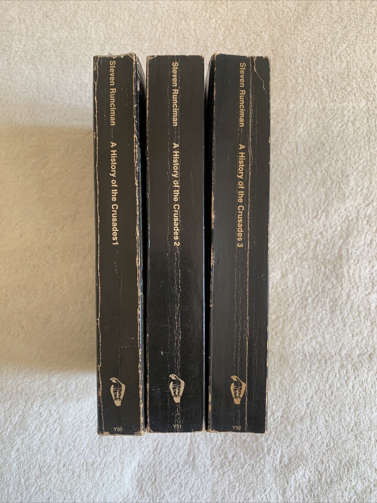 A History of the Crusades, Steven Runciman. Peregrine books 1965. 3 volumi